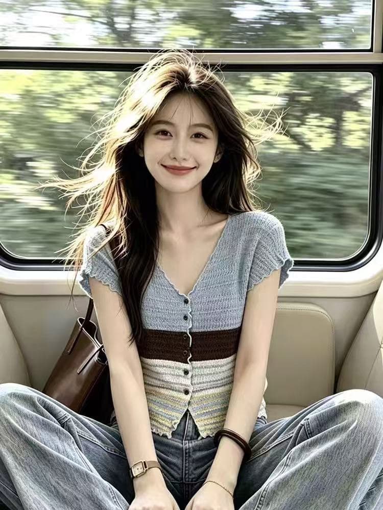 한국 스타일 Chic 배색 디자인 센스 반팔 니트 스웨터 여성 2026 여름 새로운 프릴 V넥 아름다운 맨위 이미지 4