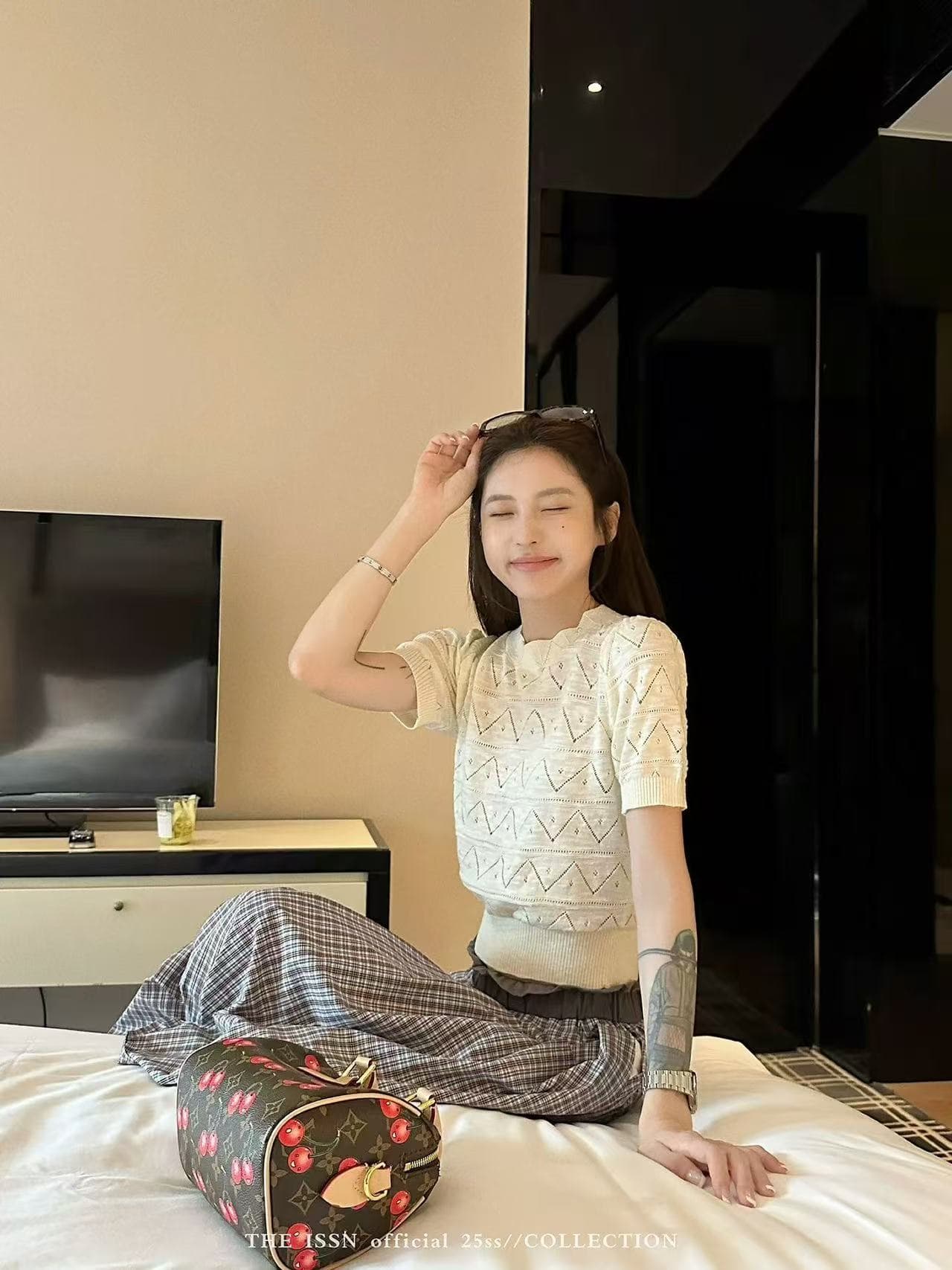 닝 부문 라운드 넥 홀로우 아웃 스트랩 반팔 니트 스웨터 여성 여름 한 부서 루즈핏 슬림해 보이는 쇼트 스타일 허리 수축 티셔츠 맨위 상세 이미지 5