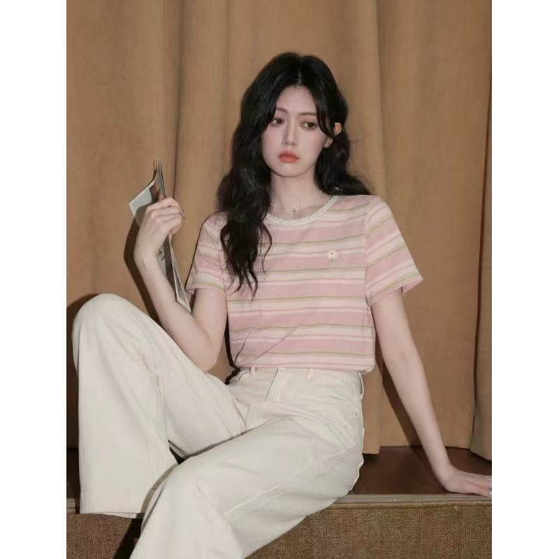 핑크색 스트라이프 라운드 넥 반팔 티셔츠 여성 여름 2026 새로운 루즈핏 고유 한 아름다운 자이언트 잘 생긴 긍정적 인 어깨 의류 상세 이미지 1