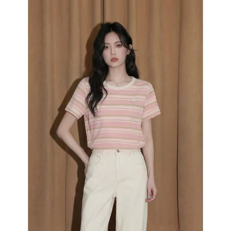 핑크색 스트라이프 라운드 넥 반팔 티셔츠 여성 여름 2026 새로운 루즈핏 고유 한 아름다운 자이언트 잘 생긴 긍정적 인 어깨 의류 상세 이미지 2