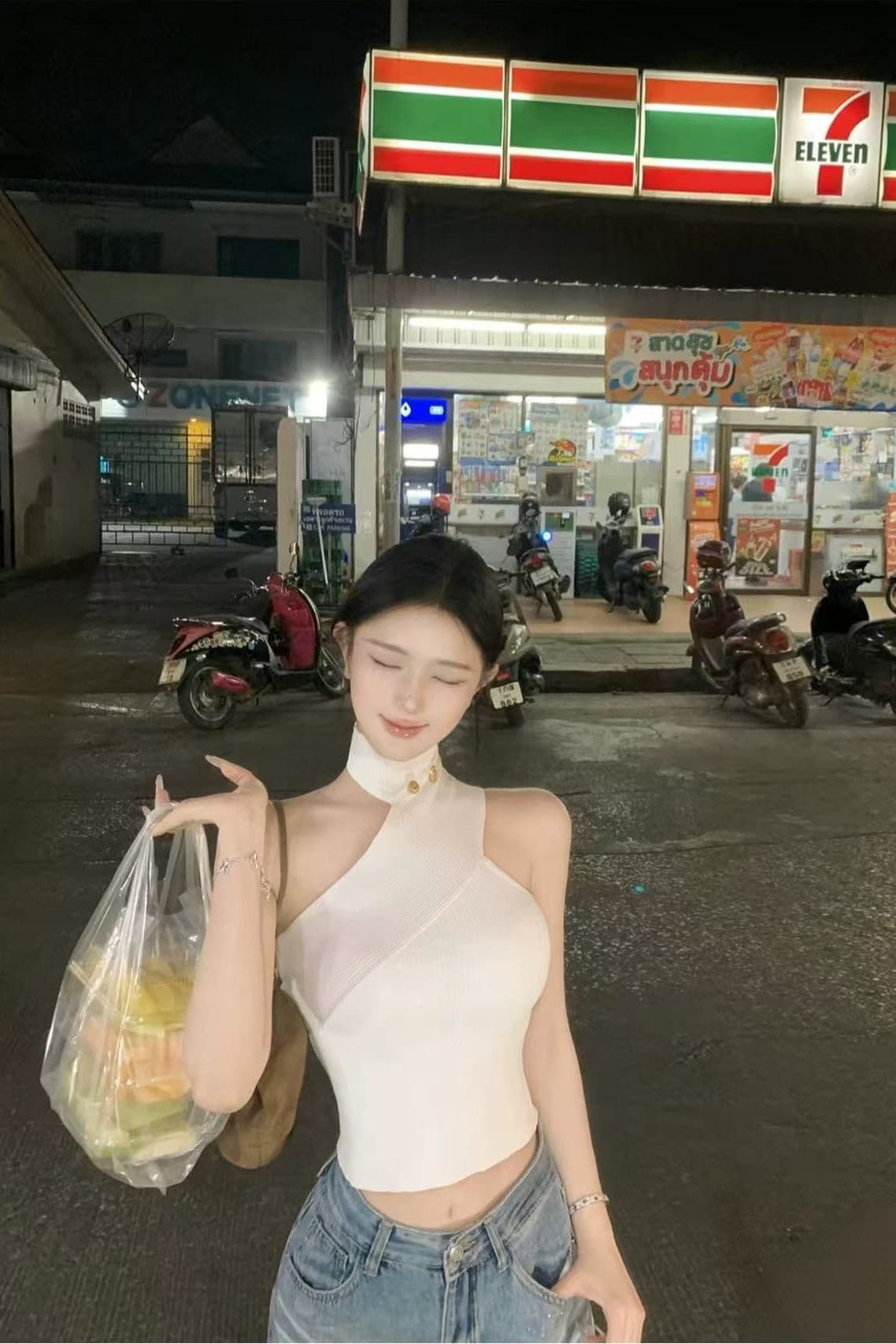jayky yang 되돌리기 부적 비대칭 비스듬한 어깨 행침 목 조끼 슬립 몸매 가꾸기 쇼트 스타일 니트 맨위 이미지 6