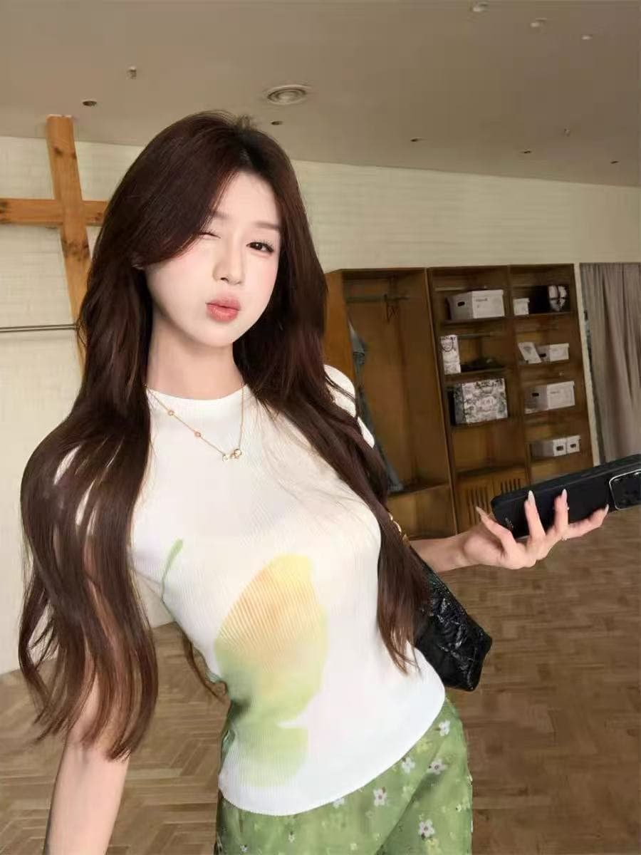한 부서 휴가 바람 세트 여성 여름 2026 새로운 나비 매듭 몸매 가꾸기 티셔츠 슬림해 보이는 품격 다용도 이미지 3
