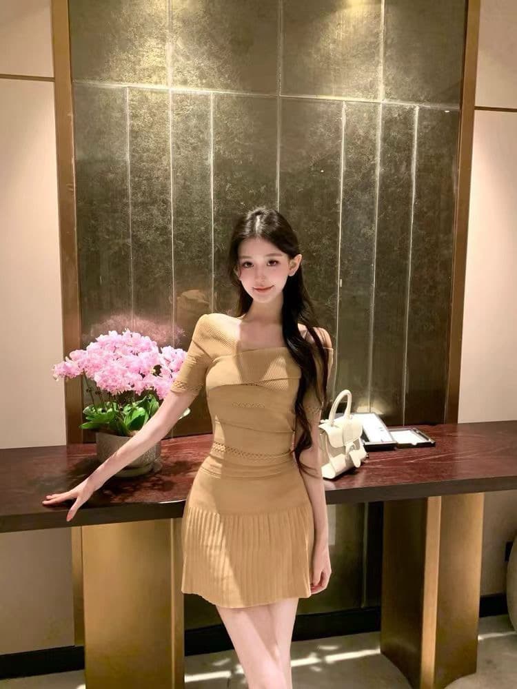 순수한 욕망 품격 여름 작은 흰색 꽃 니트 세트 여성 봄 여름 새로운 오프숄더 맨위 플리츠 스커트 두 조각 이미지 4