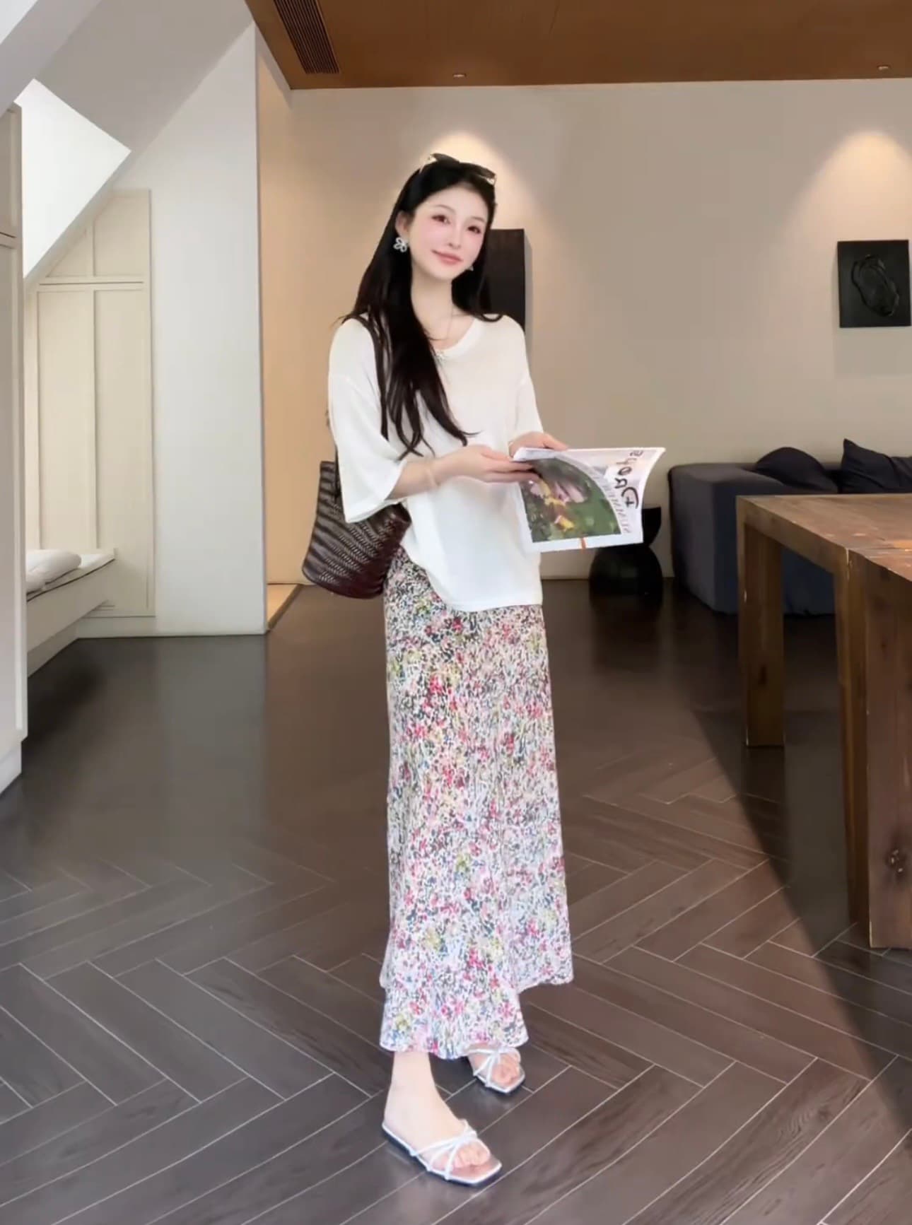 한 부서 느긋한 바람 비스듬한 진자 반팔 티셔츠 여성 의류 2026 여름 새로운 루즈핏 슬림해 보이는 고유 한 그레이트 봐. 의류 상세 이미지 8
