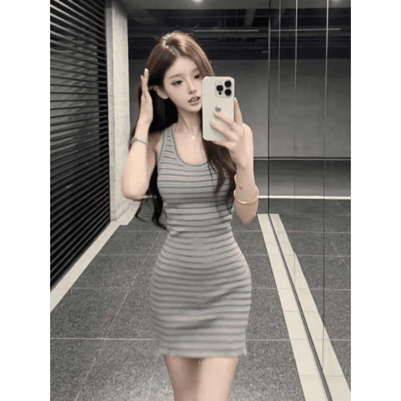 한 부서 품격 핫걸 스트라이프 민소매 드레스 2026 여름 새로운 몸매 가꾸기 허리 수축 타이트 스커트 짧은 치마 여성 의류 이미지 5