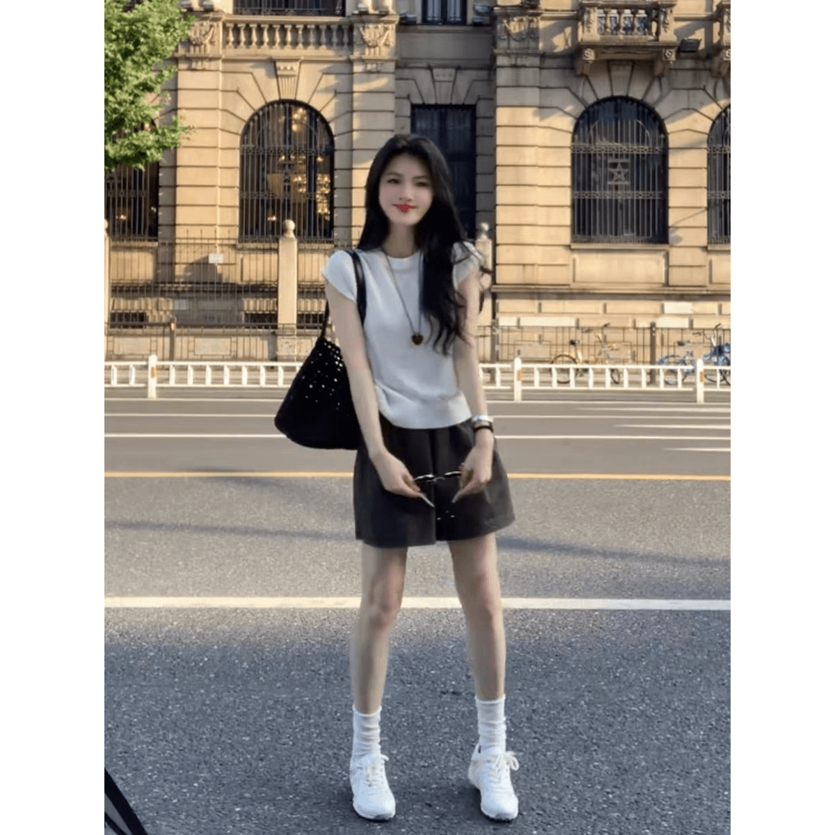 슈퍼 잘 생긴 긍정적 인 어깨 라운드 넥 반팔 티셔츠 여성 여름 새로운 패션 외국 가스 루즈핏 슬림해 보이는 다용도 얇은 스타일 맨위 이미지 5