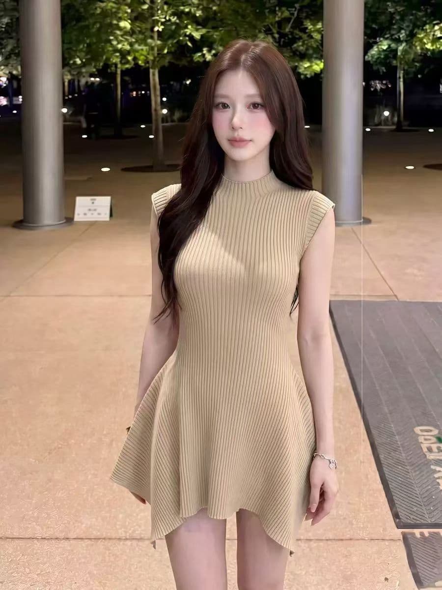 한 여성 불규칙 여성 드레스 2026 여름 새로운 꼬집기 허리 몸매 가꾸기 디스플레이 몸 패션 구덩이 기사 외국 가스 미니 스커트 이미지 3