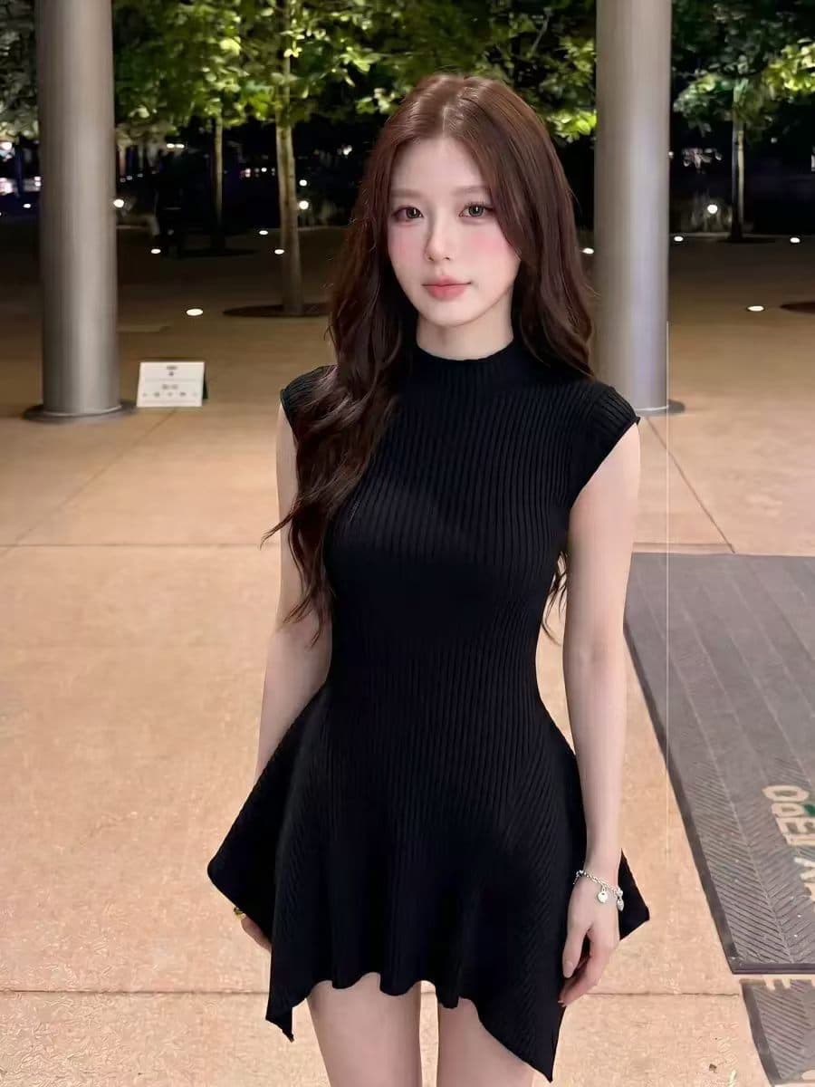 한 여성 불규칙 여성 드레스 2026 여름 새로운 꼬집기 허리 몸매 가꾸기 디스플레이 몸 패션 구덩이 기사 외국 가스 미니 스커트 상세 이미지 1