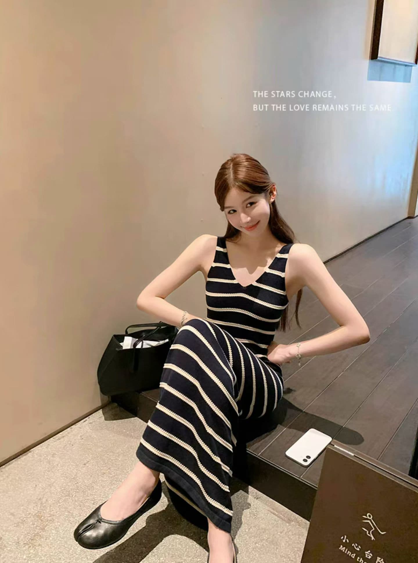 한 부서 스트라이프 V넥 여성 드레스 여름 부드러운 품격 작은 키 몸매 가꾸기 슬림해 보이는 디자인 센스 민소매 롱 스커트 이미지 4
