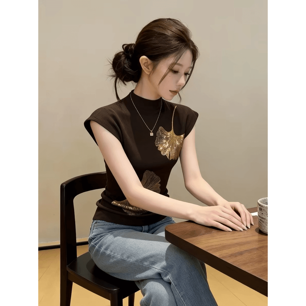 새로운 중식 국풍 검정색 얼음 실크 니트 반팔 긍정적 인 어깨 티셔츠 여성 여름 몸매 가꾸기 슬림해 보이는 스탠드 칼라 프린트 맨위 이미지 5