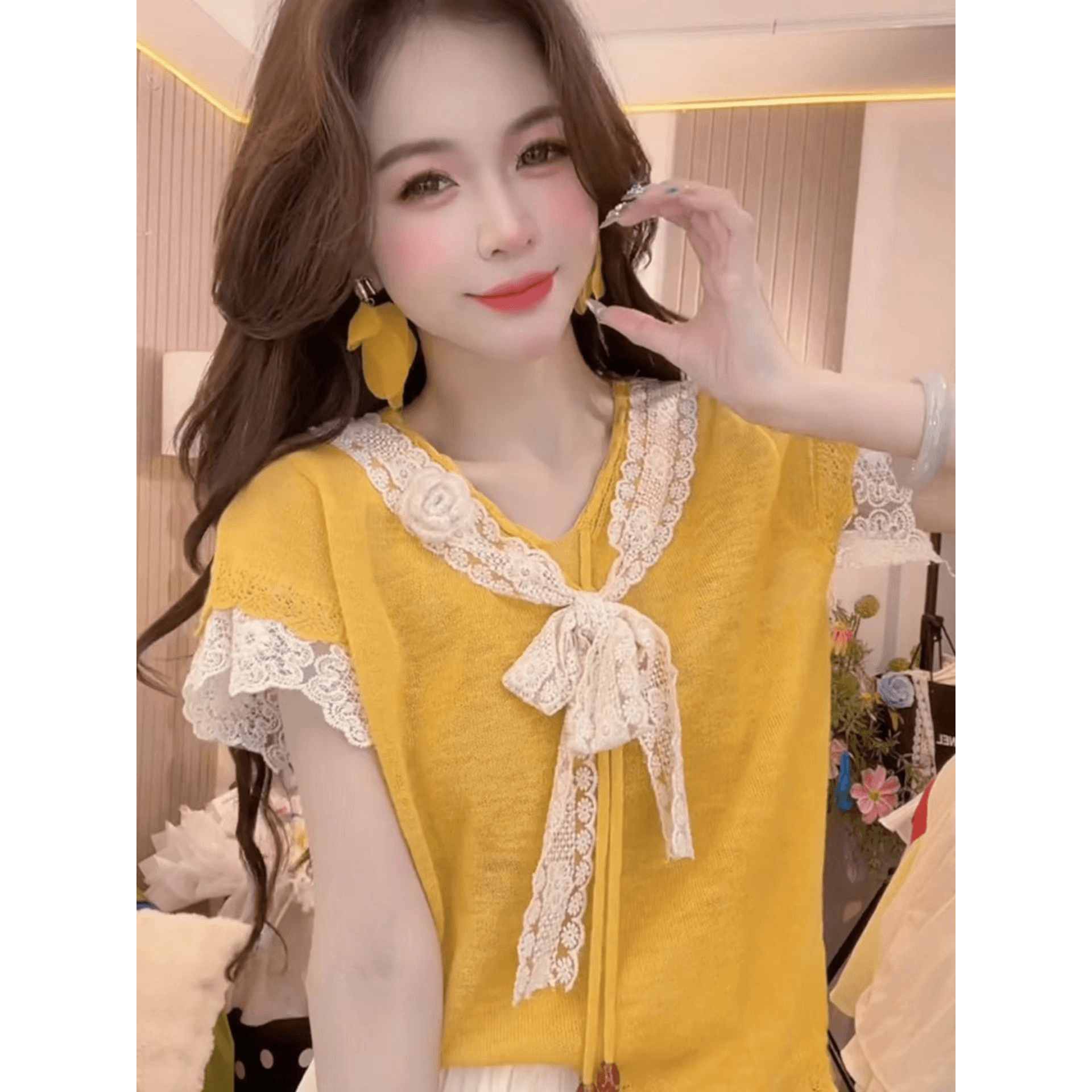 도파민 바람 세트 여성 여름 한 부서 품격 슬림해 보이는 자이언트 잘 생긴 쇼트 스타일 레이스 조각 V넥 반팔 맨위 이미지 5