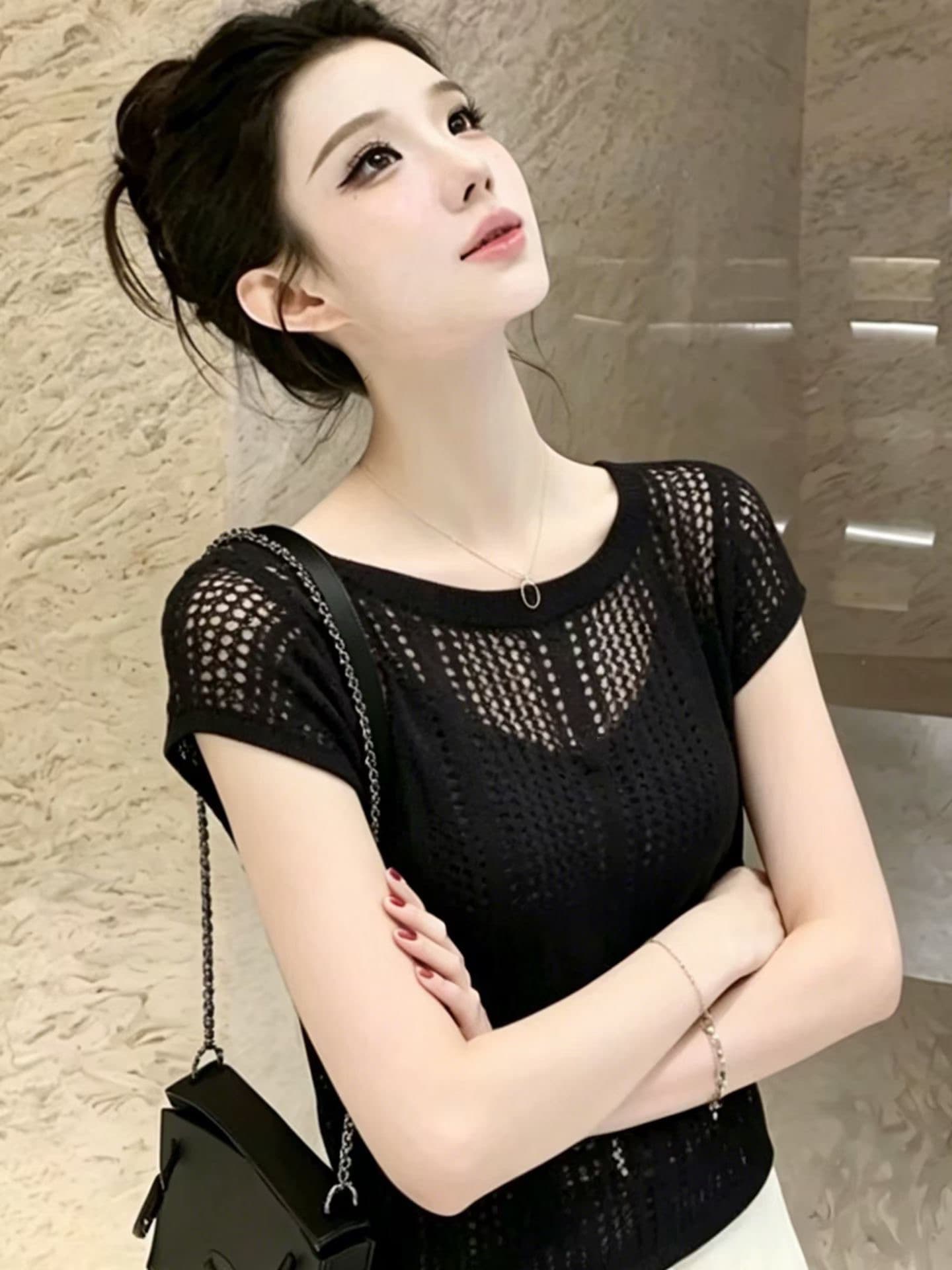 여름 패션 외국 가스 라운드 넥 여성 의류 반팔 한국 스타일 뒤로 홀로우 아웃 자수 슬림해 보이는 니트 스웨터 블라우스 트렌디 이미지 4