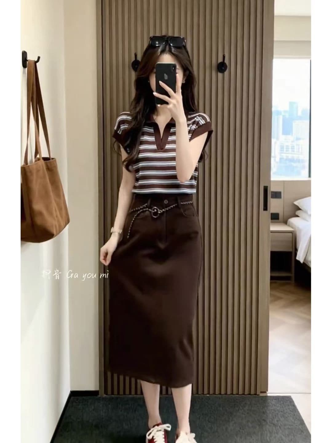 프랑스식 레트로 커피 색상 POLO 셔츠 긍정적 인 어깨 반팔 티셔츠 여성 여름 디자인 센스 얼음 실크 니트 쇼트 스타일 맨위 얇은 이미지 4