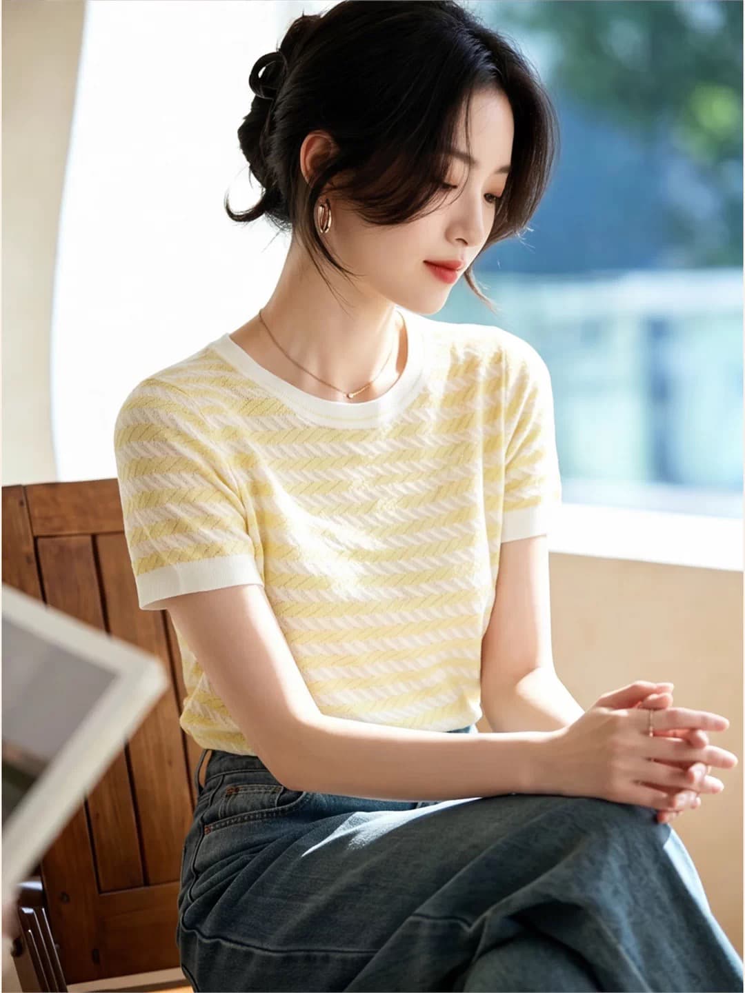 작은 샤넬 스타일 쇼트 스타일 얇은 스타일 얼음 실크 니트 스웨터 스트라이프 반팔 티셔츠 맨위 여성 여름 2026 새로운 디자인 센스 상세 이미지 4