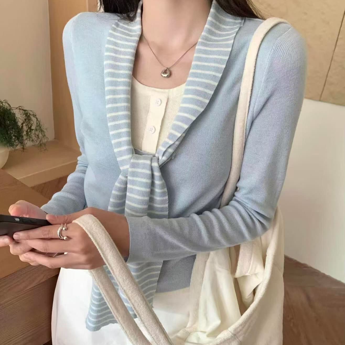 레트로 스트라이프 패치워크 페이크 레이어드 니트 스웨터 여성 2026 년 새로운 봄 품격 다용도 몸매 가꾸기 맨위 이미지 5