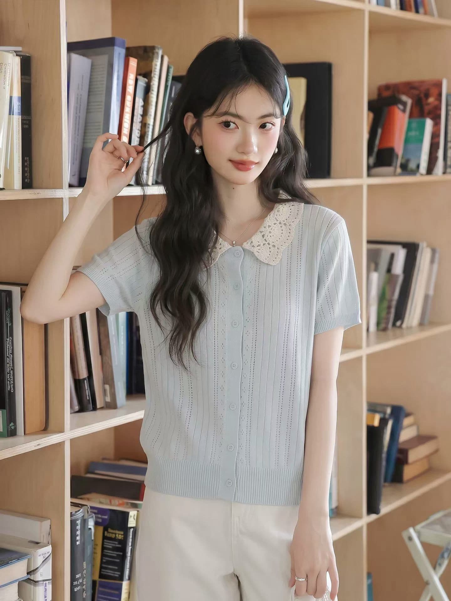 서울 측면 달콤함 배색 홀로우 아웃 폴로 칼라 니트 여성 2026 여름 새로운 부드러운 바람 얇은 스타일 반팔 티셔츠 맨위 이미지 2