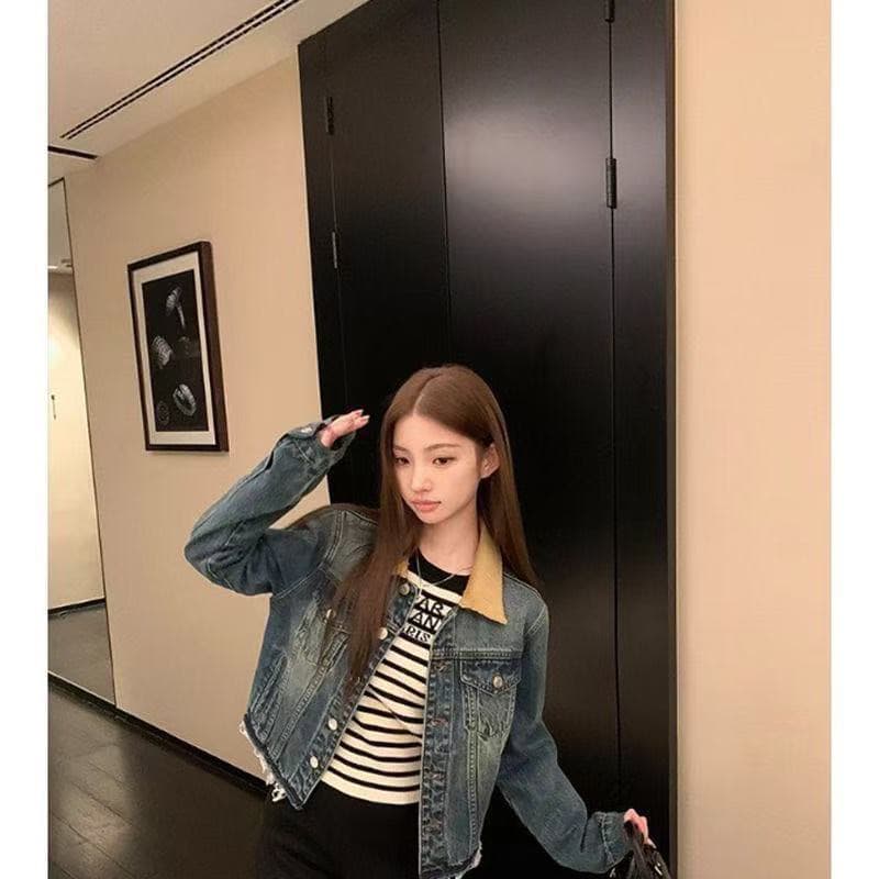 핫걸 바람 블랙 살구 스트라이프 라운드 넥 긴팔 티셔츠 여성 가을 새로운 알파벳 프린트 몸매 가꾸기 슬림해 보이는 배색 맨위 상세 이미지 5