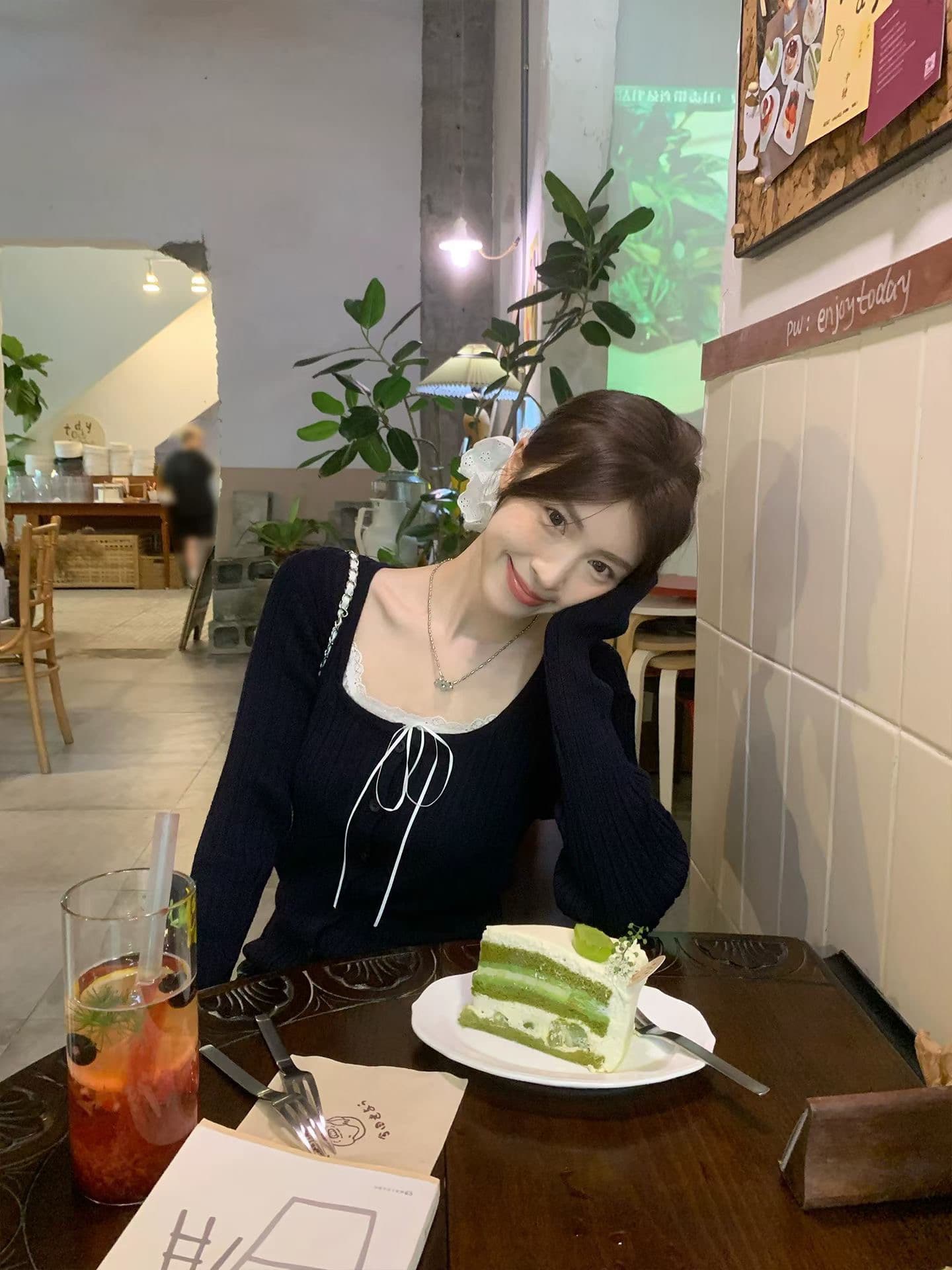 2026 새로운 폭발 레이스업 화이트 긴팔 오픈 가디건 여성 의류 여름 연령 감소 자이언트 다용도 슈퍼 얇은 스타일 재킷 이미지 4