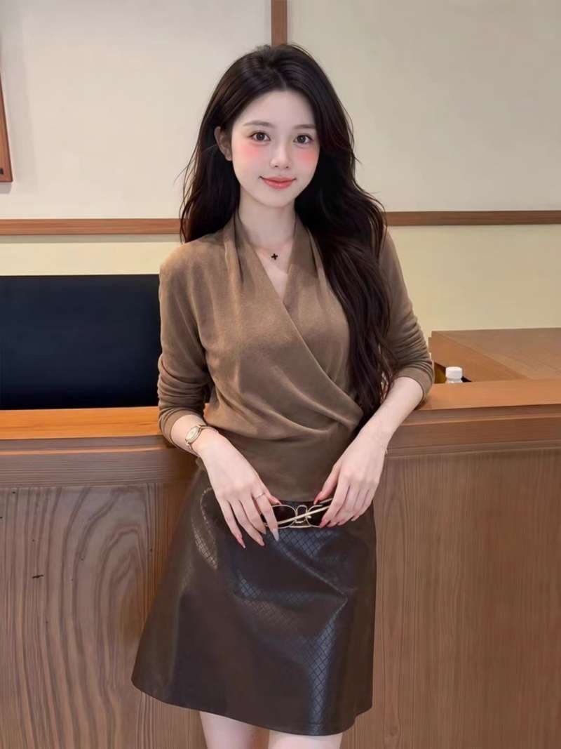 빛 요리 한 바람 십자가 V넥 긴팔 니트 스웨터 2026 가을 겨울 새로운 프랑스식 품격 고급 센스 세련된 맨위 여성 이미지 4