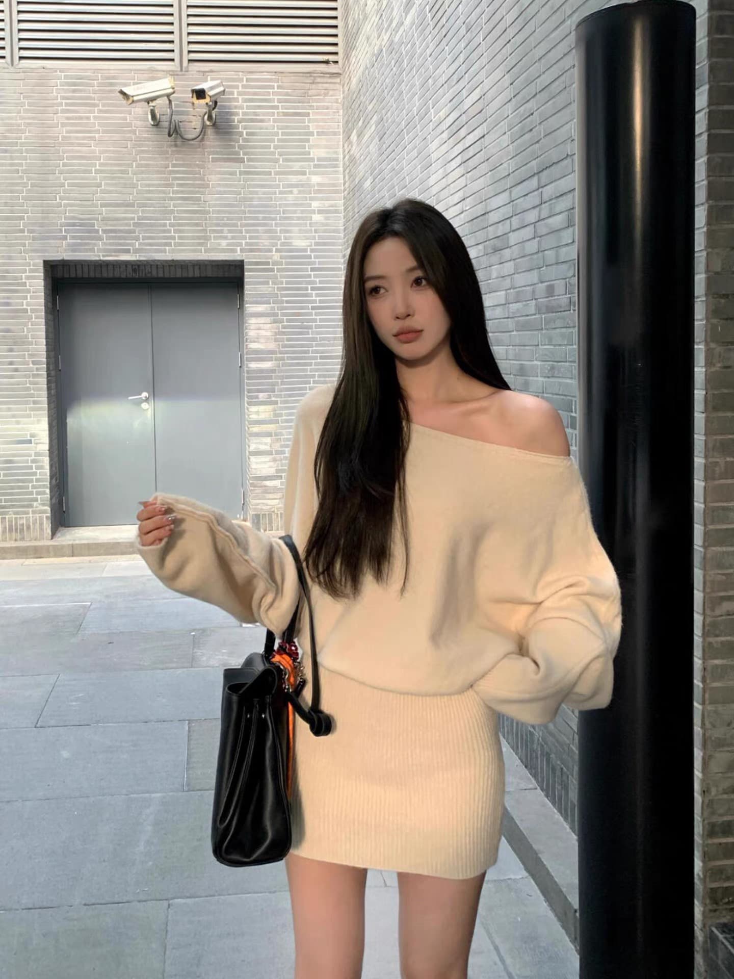 디자인 센스 작은 대중 비스듬한 칼라 오프숄더 허리 수축 타이트 스커트 드레스 26 가을 새로운 고유 한 Chic 오프숄더 후드티 드레스 상세 이미지 1