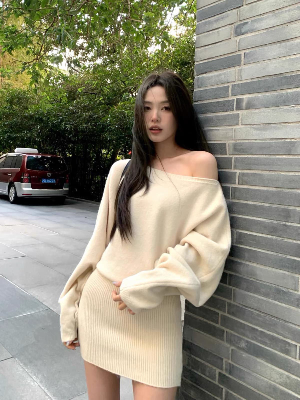 디자인 센스 작은 대중 비스듬한 칼라 오프숄더 허리 수축 타이트 스커트 드레스 26 가을 새로운 고유 한 Chic 오프숄더 후드티 드레스 상세 이미지 3