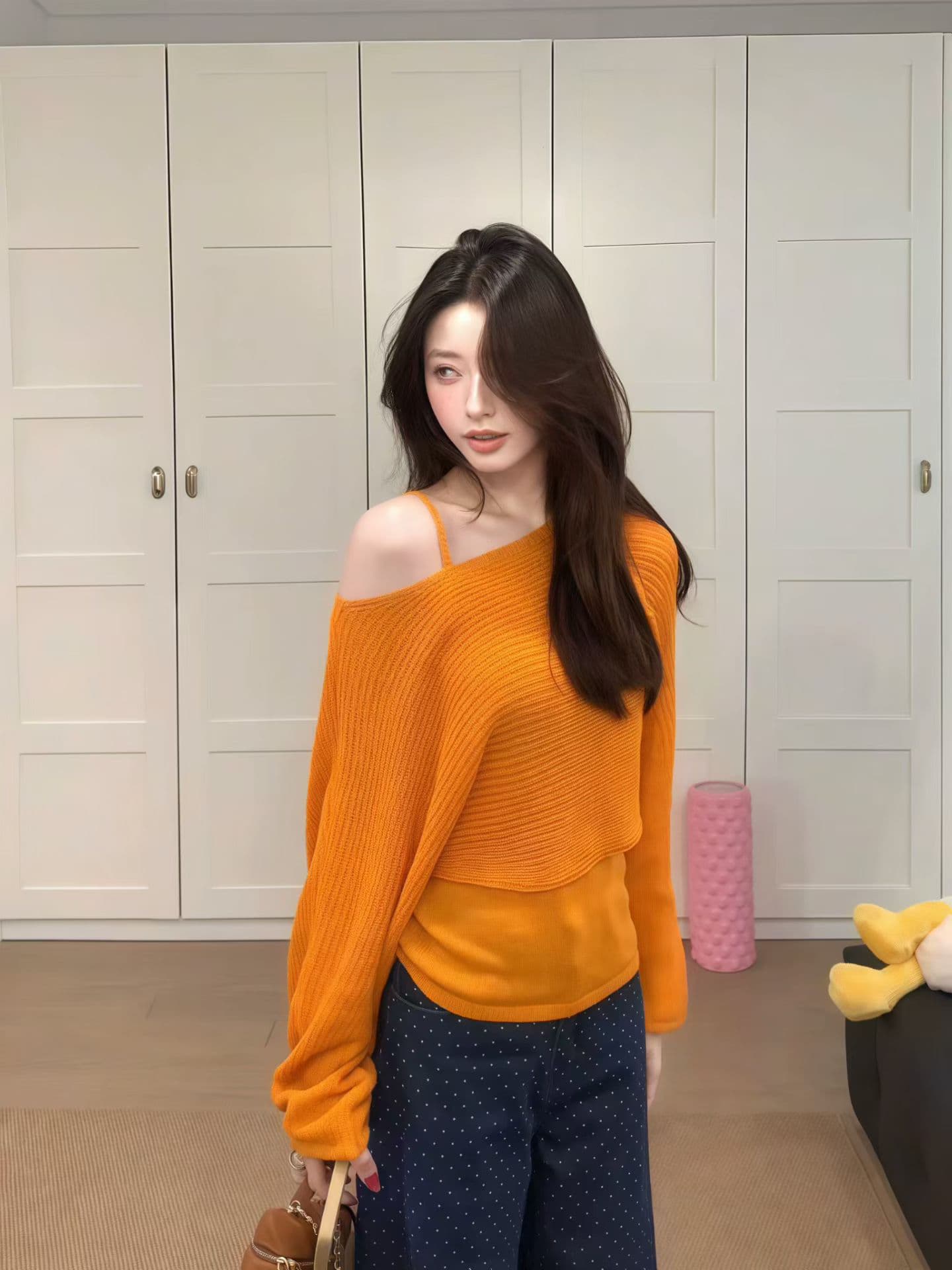 한 부서 핑크색 홀로우 아웃 긴팔 니트 스웨터 여성 이른 가을 작은 키 캐주얼 느긋한 바람 루즈핏 품격 오프숄더 맨위 상세 이미지 1