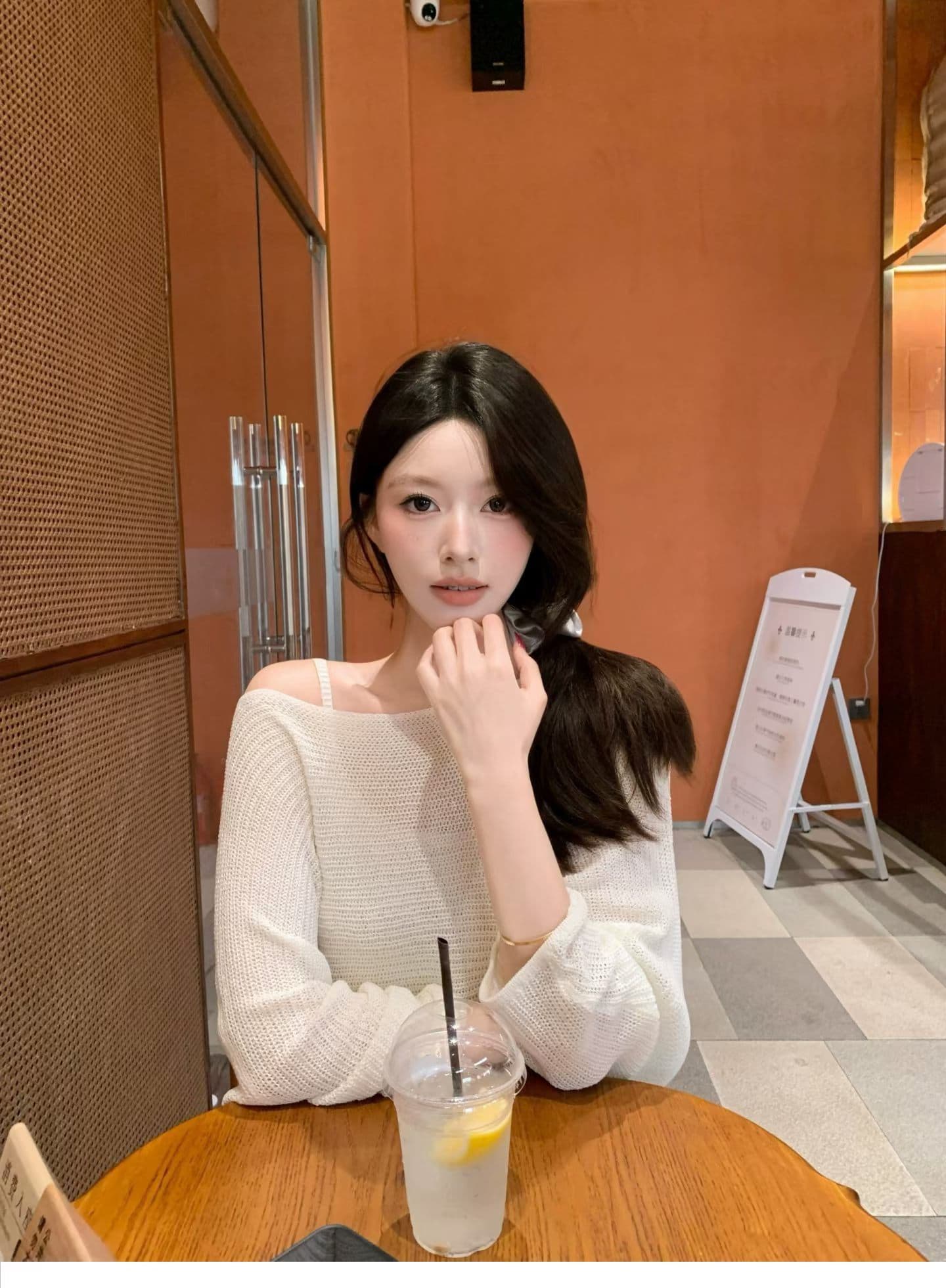 한 부서 핑크색 홀로우 아웃 긴팔 니트 스웨터 여성 이른 가을 작은 키 캐주얼 느긋한 바람 루즈핏 품격 오프숄더 맨위 상세 이미지 4