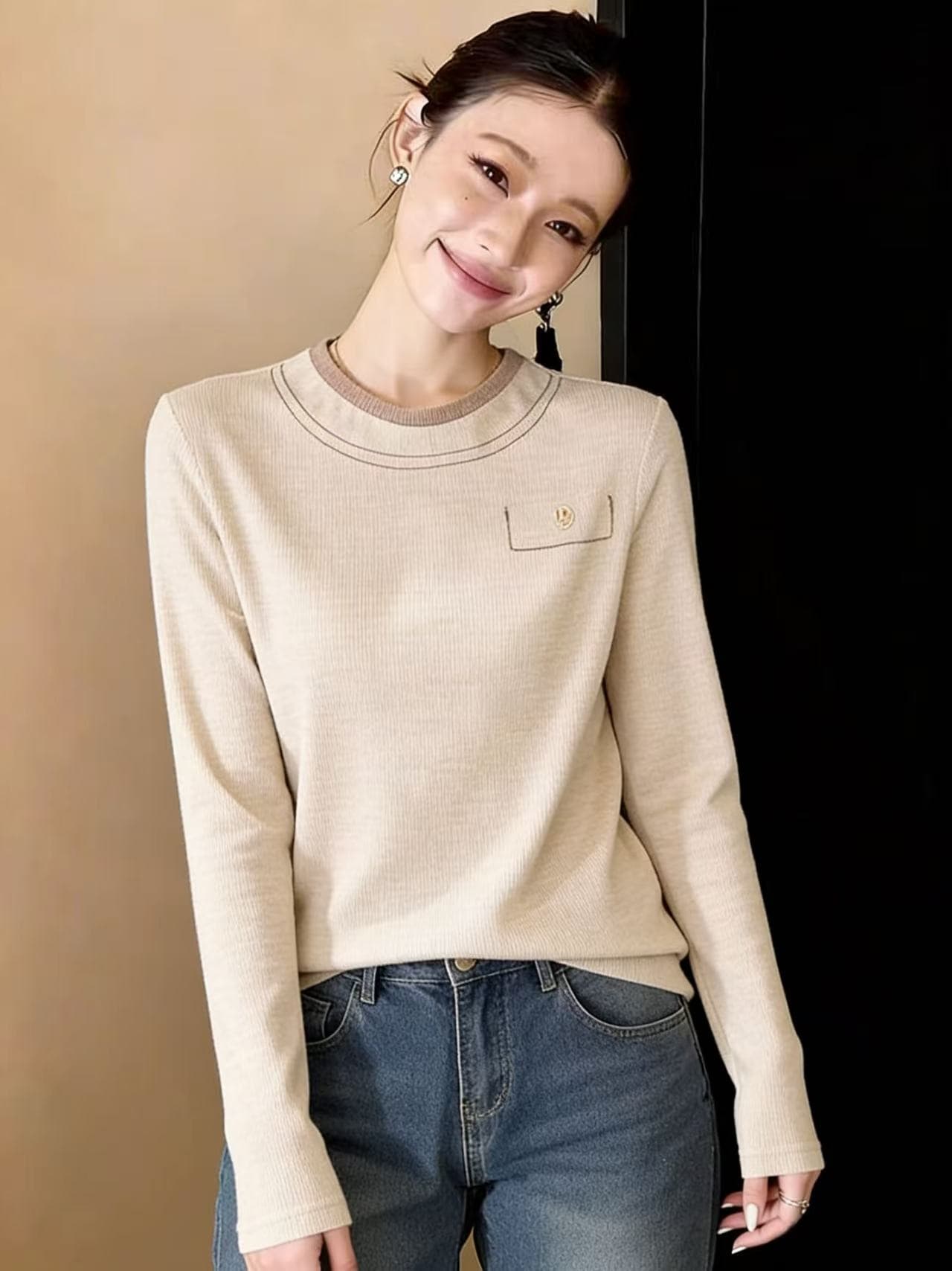 미니멀리즘 바람 배색 라운드 넥 긴팔 T 여성 2026 봄 새로운 금속 버클 몸매 가꾸기 슬림해 보이는 기본 셔츠 맨위 이미지 2