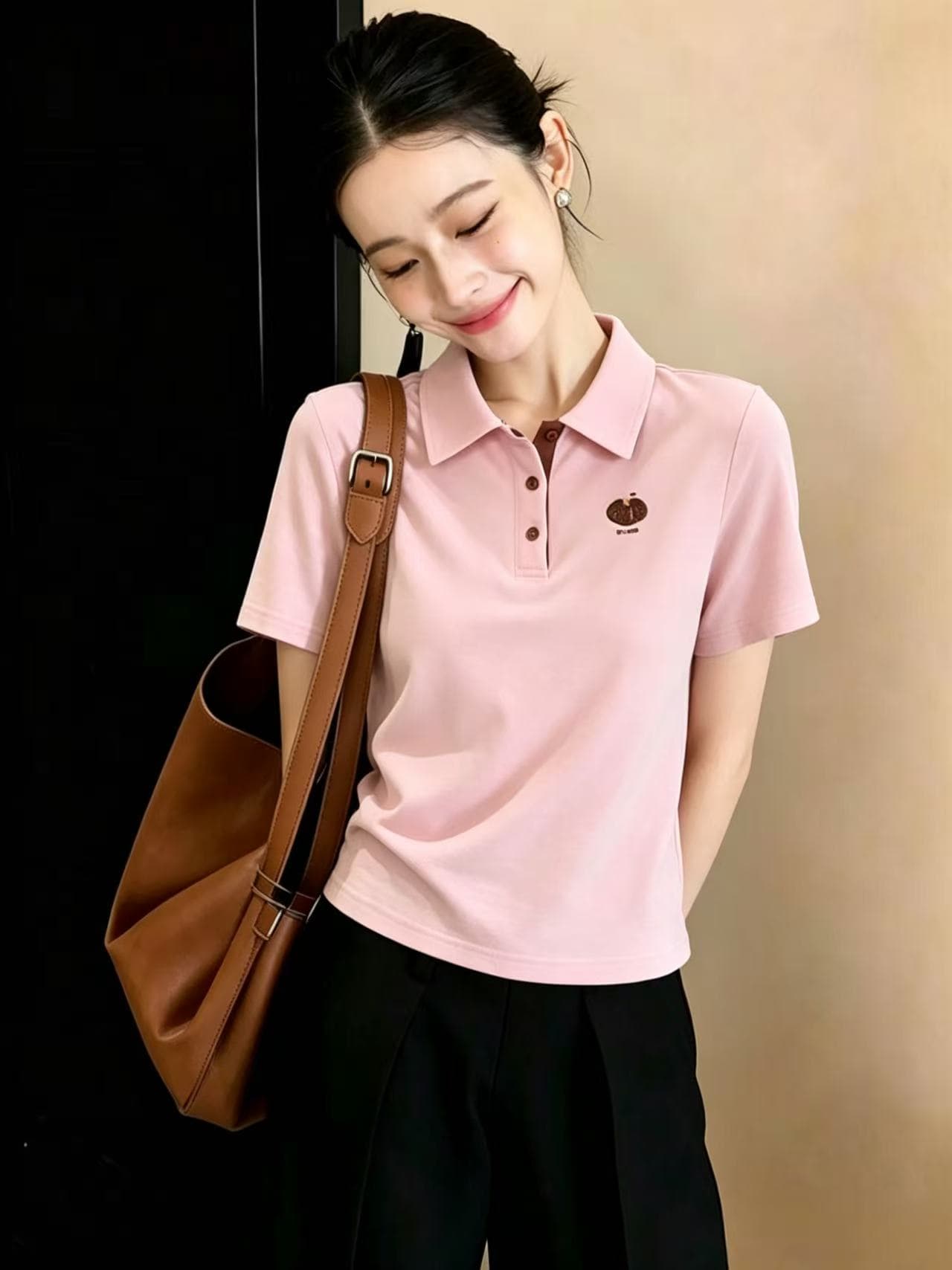 캐주얼 바람 POLO 칼라 반팔 2026 여름 새로운 다용도 패션 자수 긍정적 인 어깨 T 여성 셔츠 작은 셔츠 이미지 2