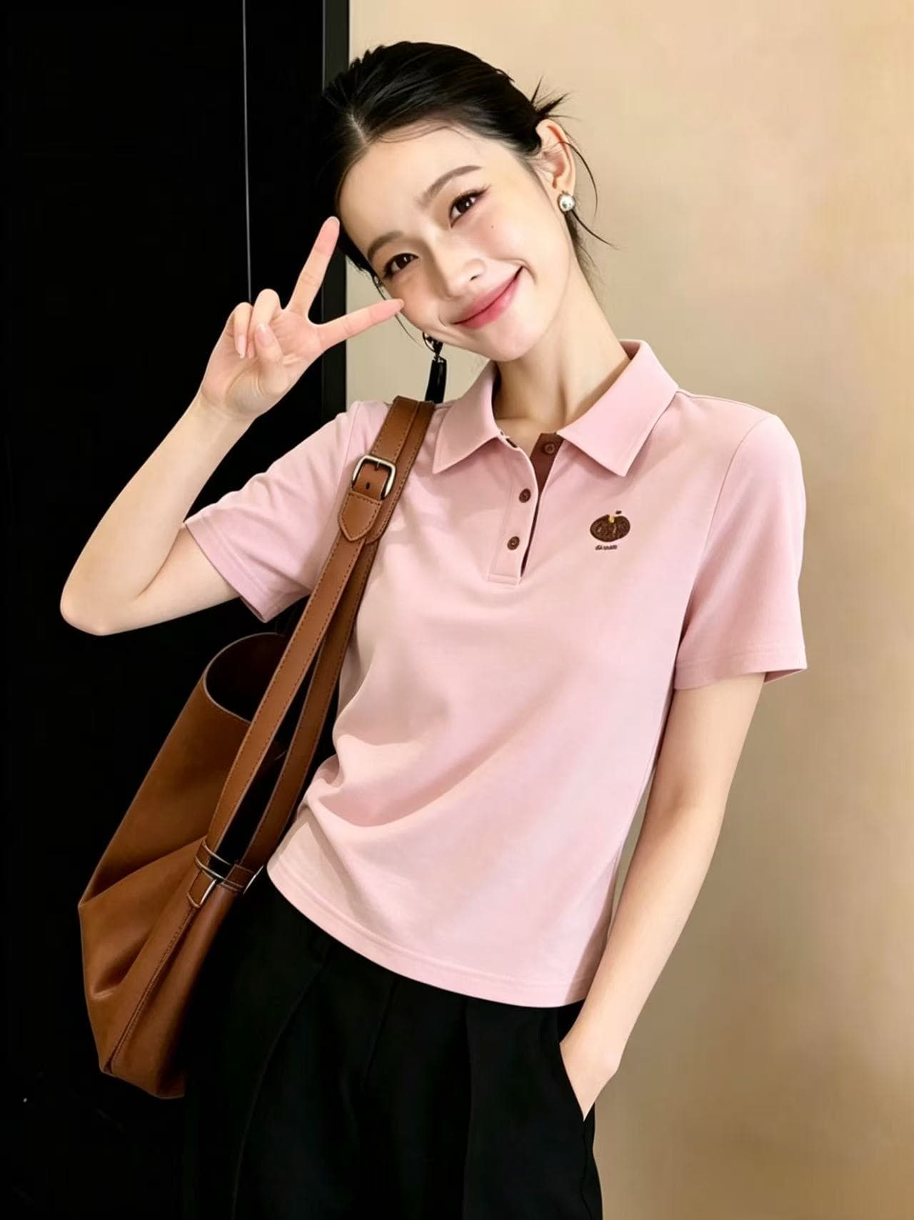 캐주얼 바람 POLO 칼라 반팔 2026 여름 새로운 다용도 패션 자수 긍정적 인 어깨 T 여성 셔츠 작은 셔츠 상세 이미지 1