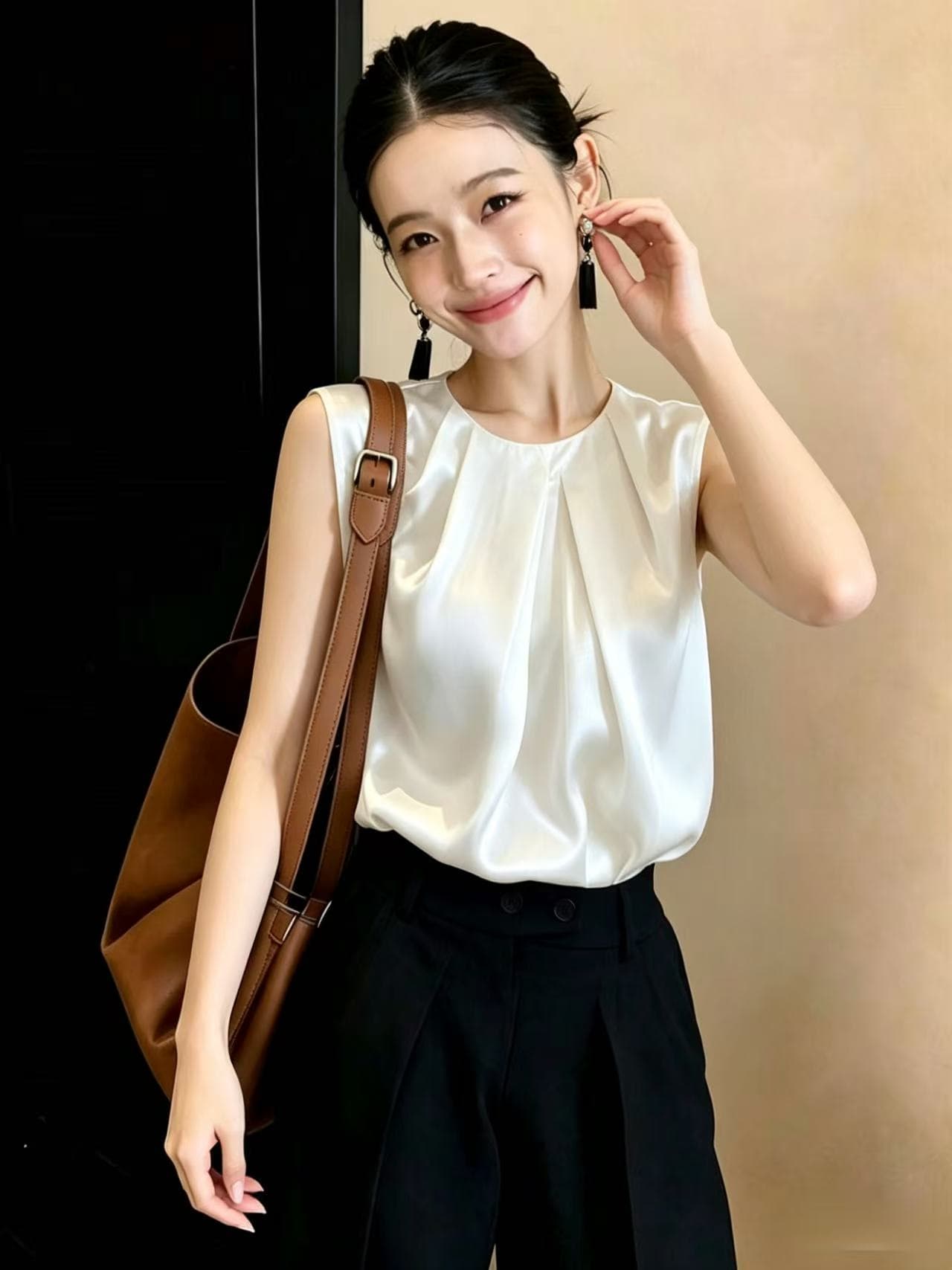화이트 아세트산 민소매 조끼 여성 셔츠 2026 여름 새로운 프랑스식 고급 센스 새틴 민소매 맨위 작은 셔츠 이미지 2