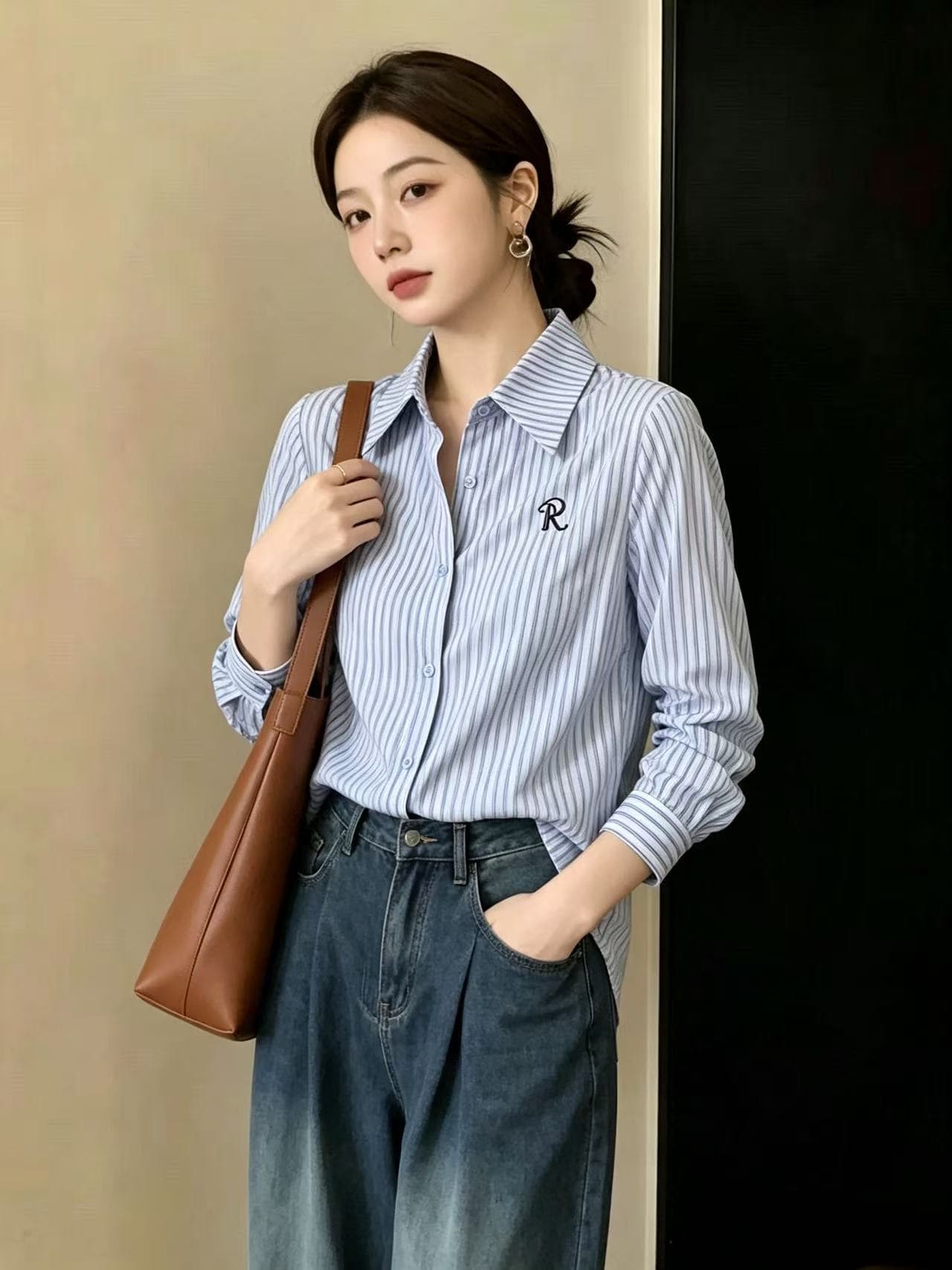 2026 년 가을 배색 스트라이프 POLO 칼라 셔츠 Chic 자수 출퇴근 품격 맨위 여성 상세 이미지 1