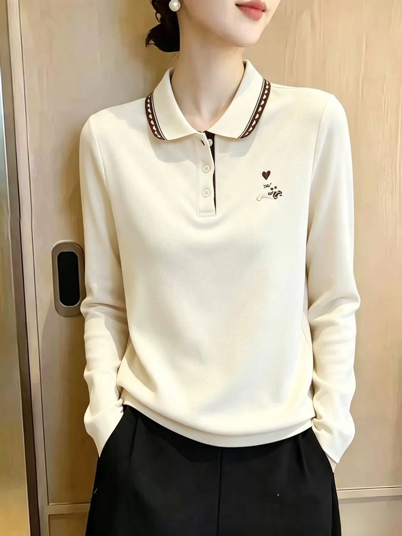 살구 색상 캐주얼 POLO 셔츠 긴팔 T 여성 2026 가을 의상 새로운 몸매 가꾸기 슬림해 보이는 풀오버 자수 패치워크 맨위