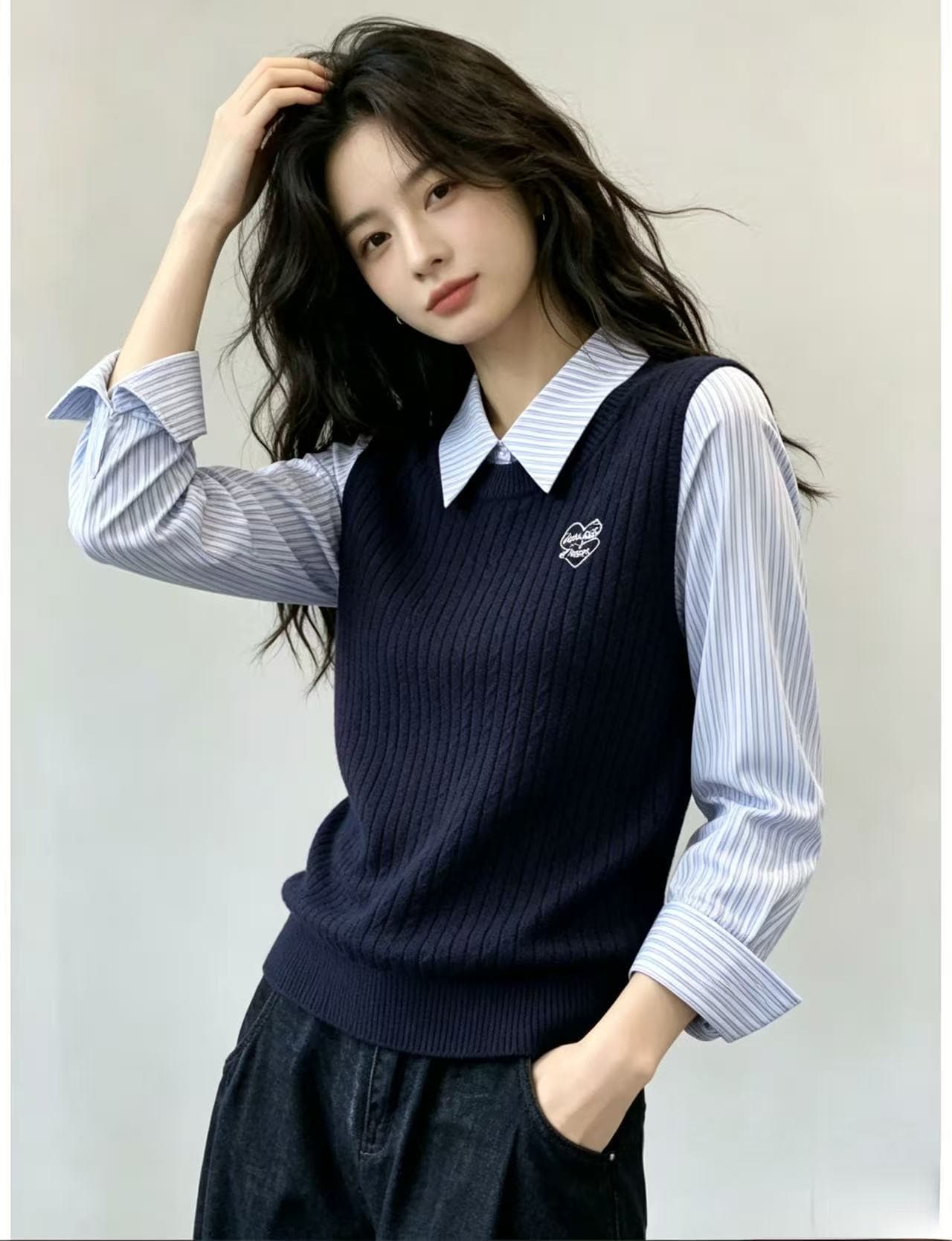 한 부서 페이크 레이어드 맨위 여성 2026 가을 의상 새로운 모직물 패치워크 스트라이프 학원 스타일 풀오버 여성 셔츠 상세 이미지 3