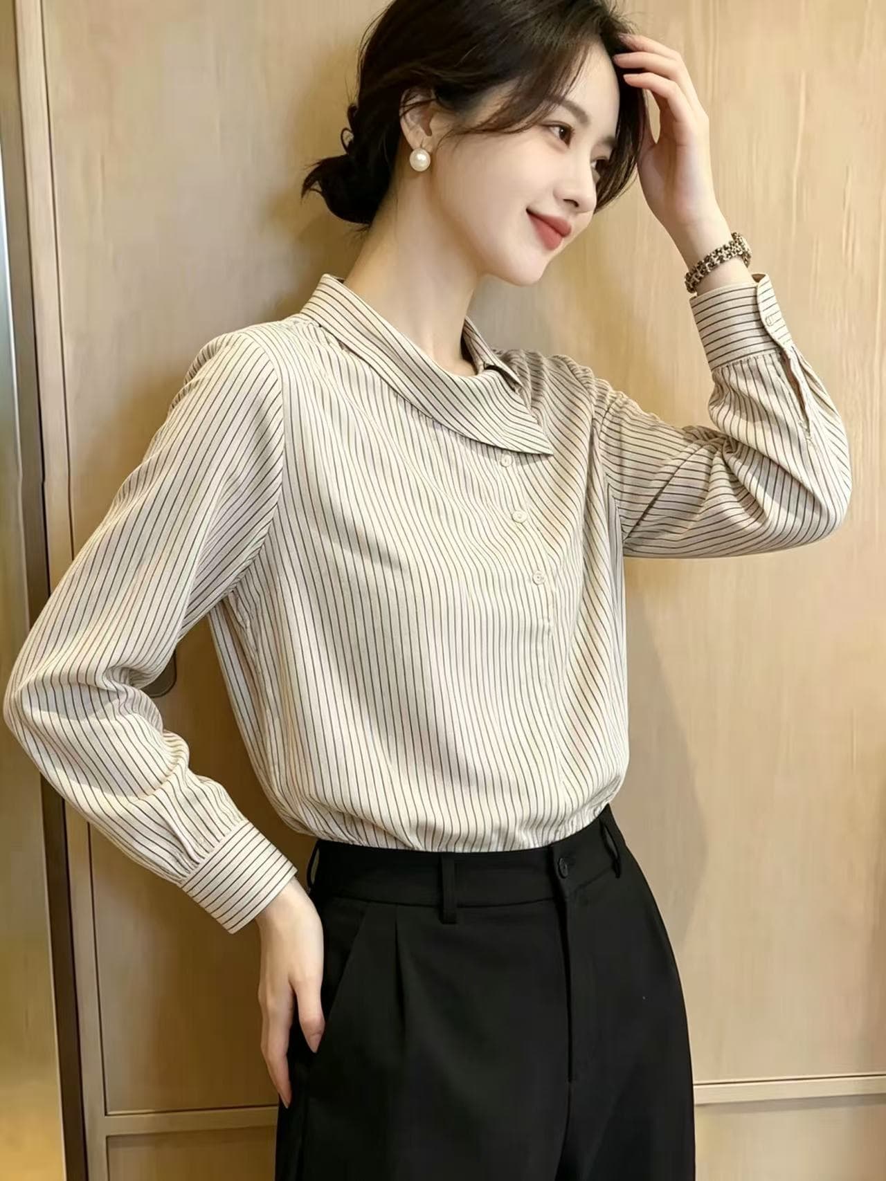 살구 색상 긴팔 셔츠 비스듬한 칼라 불규칙 폴로 칼라 세로 줄무늬 셔츠 루즈핏 미니멀리즘 출퇴근 캐주얼 맨위 작은 셔츠 이미지 2