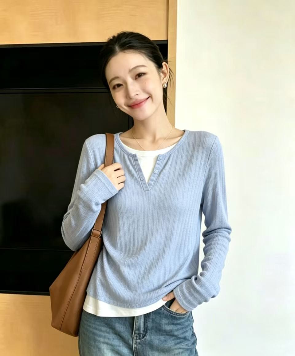 페이크 레이어드 V넥 긴팔 T 여성 2026 가을 새로운 파란색 질감 스트라이프 디자인 센스 슬림해 보이는 품격 맨위 이미지 4
