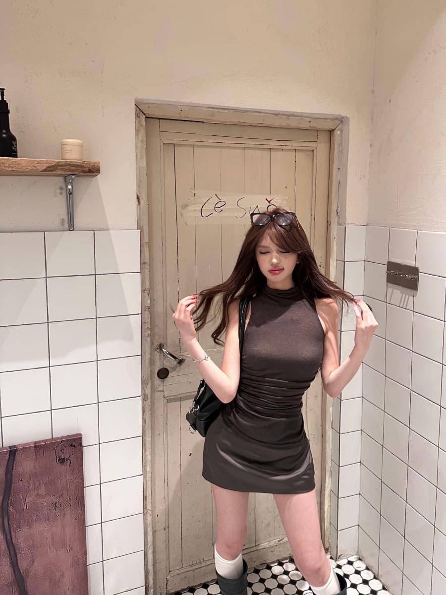 실사 정가 더블 색상 빛 아시아 인 하프 ~을 통해 허리 주름 장식 작은 터틀넥 민소매 조끼 슬림해 보이는 반신 스커트 상세 이미지 18