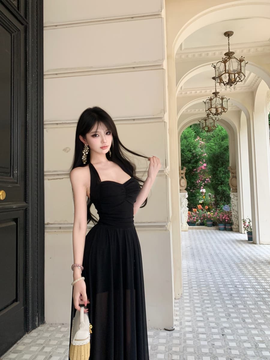 실사 정가 검정색 섹시함 망사 행침 목 드레스 가슴 패드 허리 수축 핀치 주름 백리스 롱 스커트