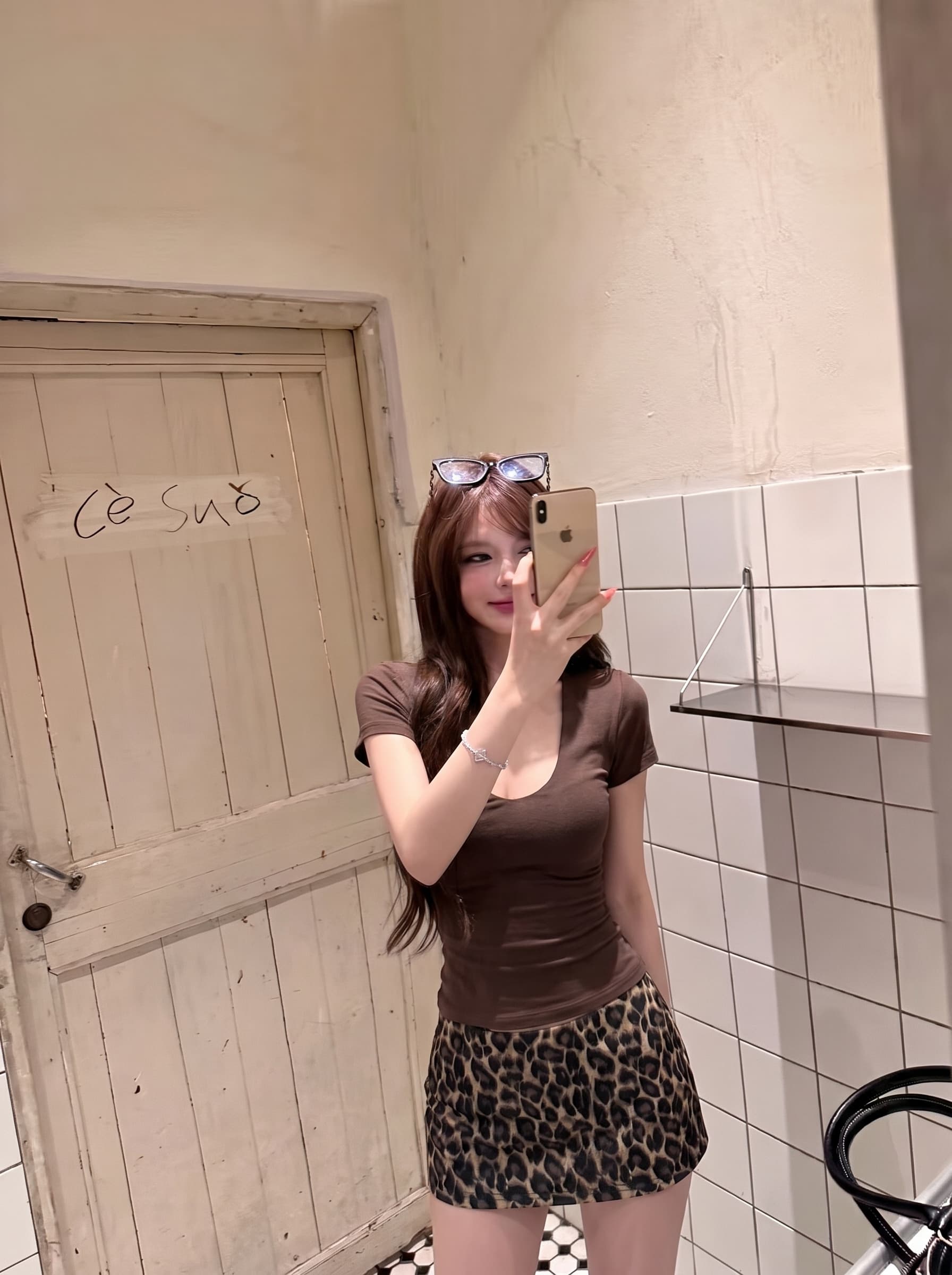 실사 정가 단색 u 칼라 타이트 맨위 레트로 핫걸 반 스커트 상세 이미지 2