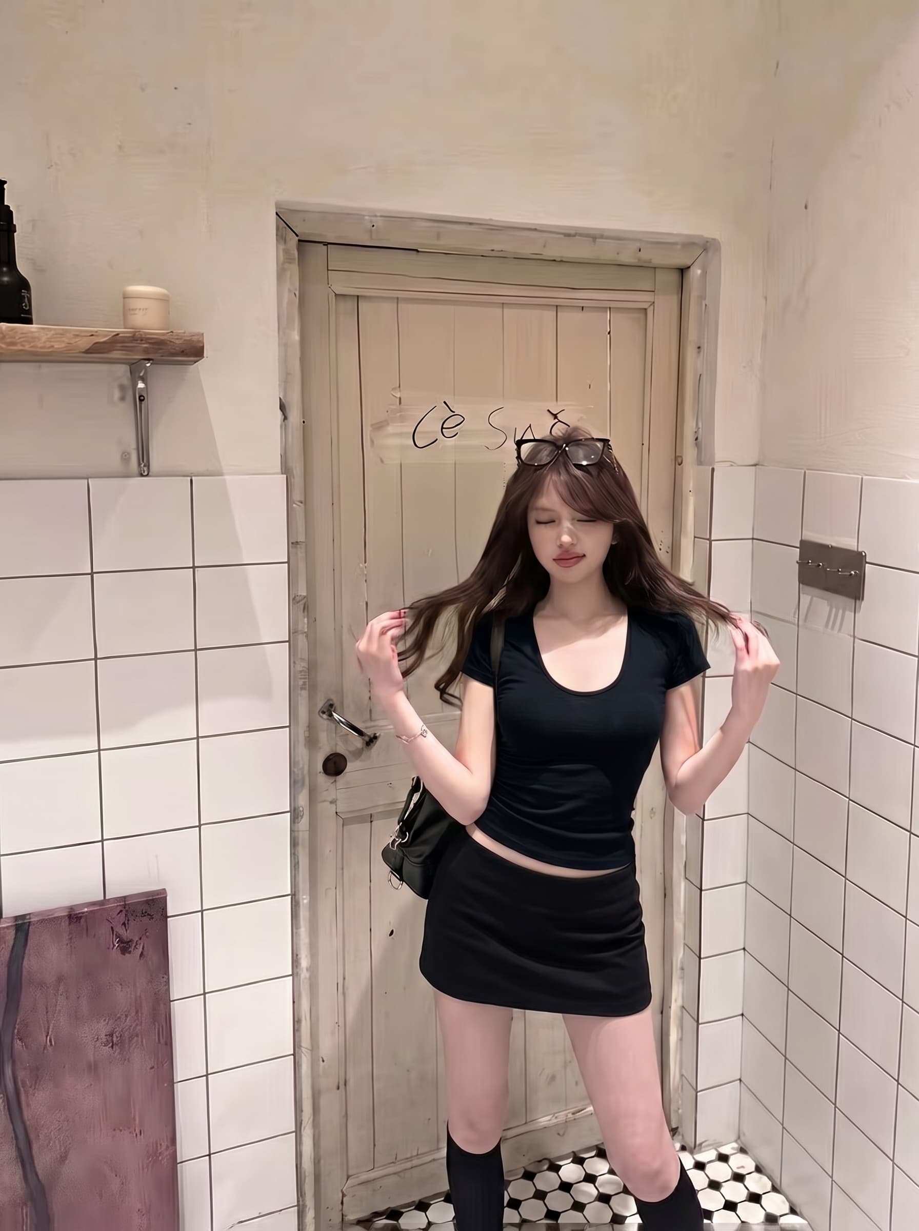 실사 정가 단색 u 칼라 타이트 맨위 레트로 핫걸 반 스커트 상세 이미지 3