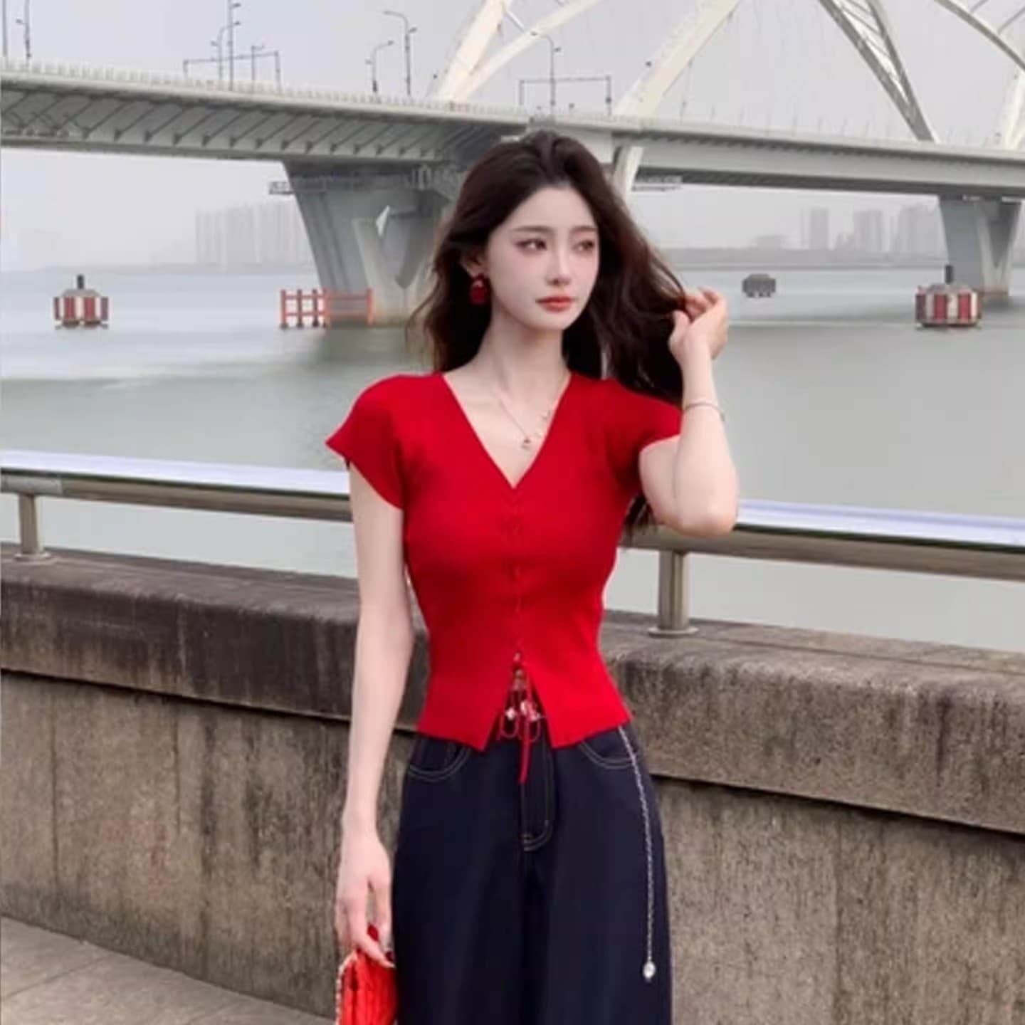 빨간색 레이스업 V넥 민소매 얼음 실크 니트 캐미솔 여름 외출용 몸매 가꾸기 고유 한 아름다운 핫걸 맨위 상세 이미지 3