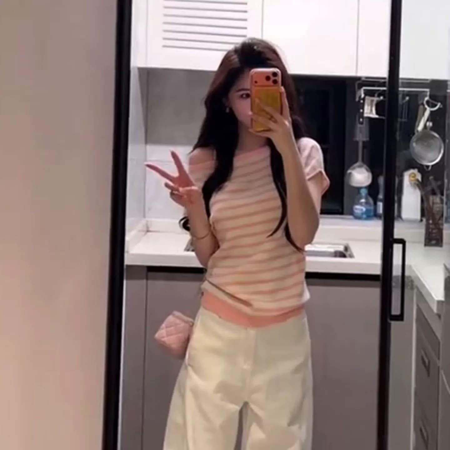 한 부서 배색 스트라이프 비스듬한 어깨 반팔 티셔츠 니트 스웨터 여성 여름 슬림해 보이는 오프숄더 작은 대중 디자인 고유 한 맨위 이미지 4