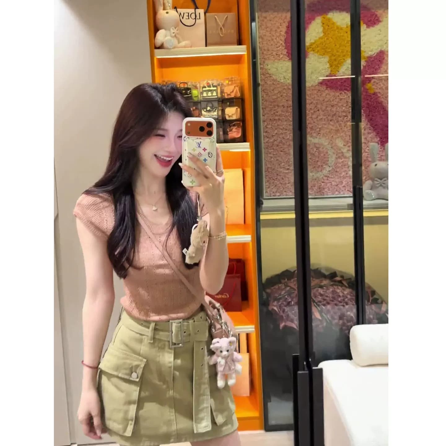 핑크색 u 칼라 홀로우 아웃 반팔 니트 스웨터 여성 여름 2026 새로운 몸매 가꾸기 슬림해 보이는 작은 키 얇은 스타일 맨위 이미지 3