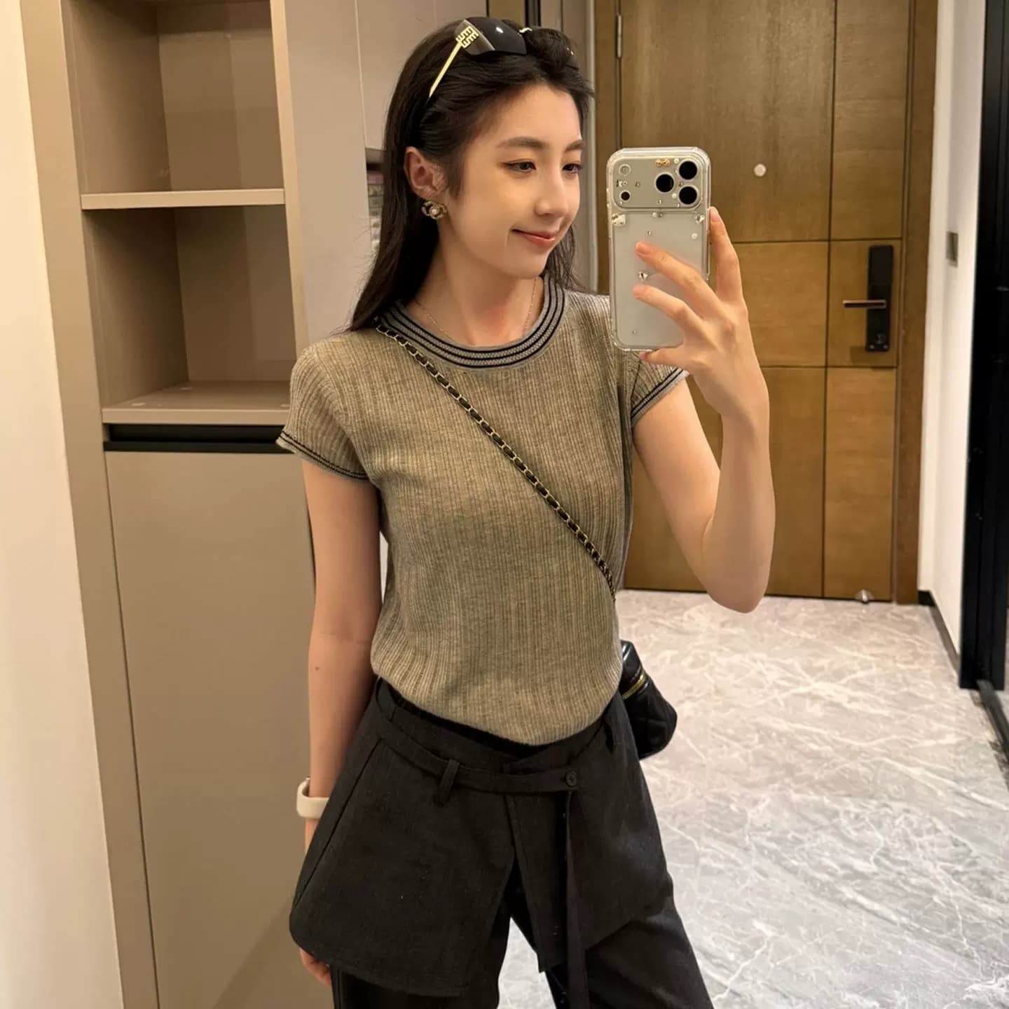 한 부서 배색 회색 구덩이 기사 라운드 넥 니트 반팔 여성 여름 얇은 스타일 몸매 가꾸기 슬림해 보이는 다용도 품격 맨위 얇은 상세 이미지 3