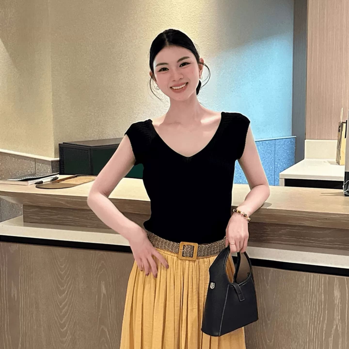 순수한 욕망 바람 빛 요리 한 V넥 니트 스웨터 반팔 여성 여름 몸매 가꾸기 슬림해 보이는 허리 수축 고유 한 디자인 슈퍼 잘 생긴 맨위 상세 이미지 3