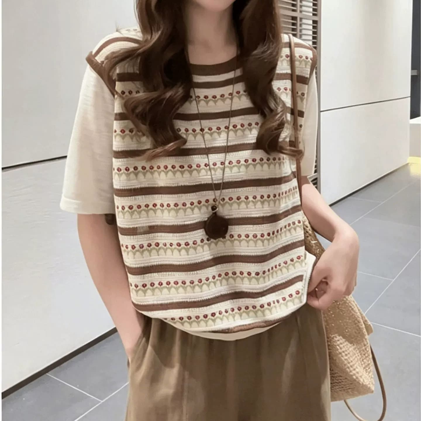 페이크 레이어드 배색 스트라이프 패치워크 반팔 니트 스웨터 여성 여름 고유 한 Chic 디자인 센스 얇은 스타일 통기성 맨위 이미지 4