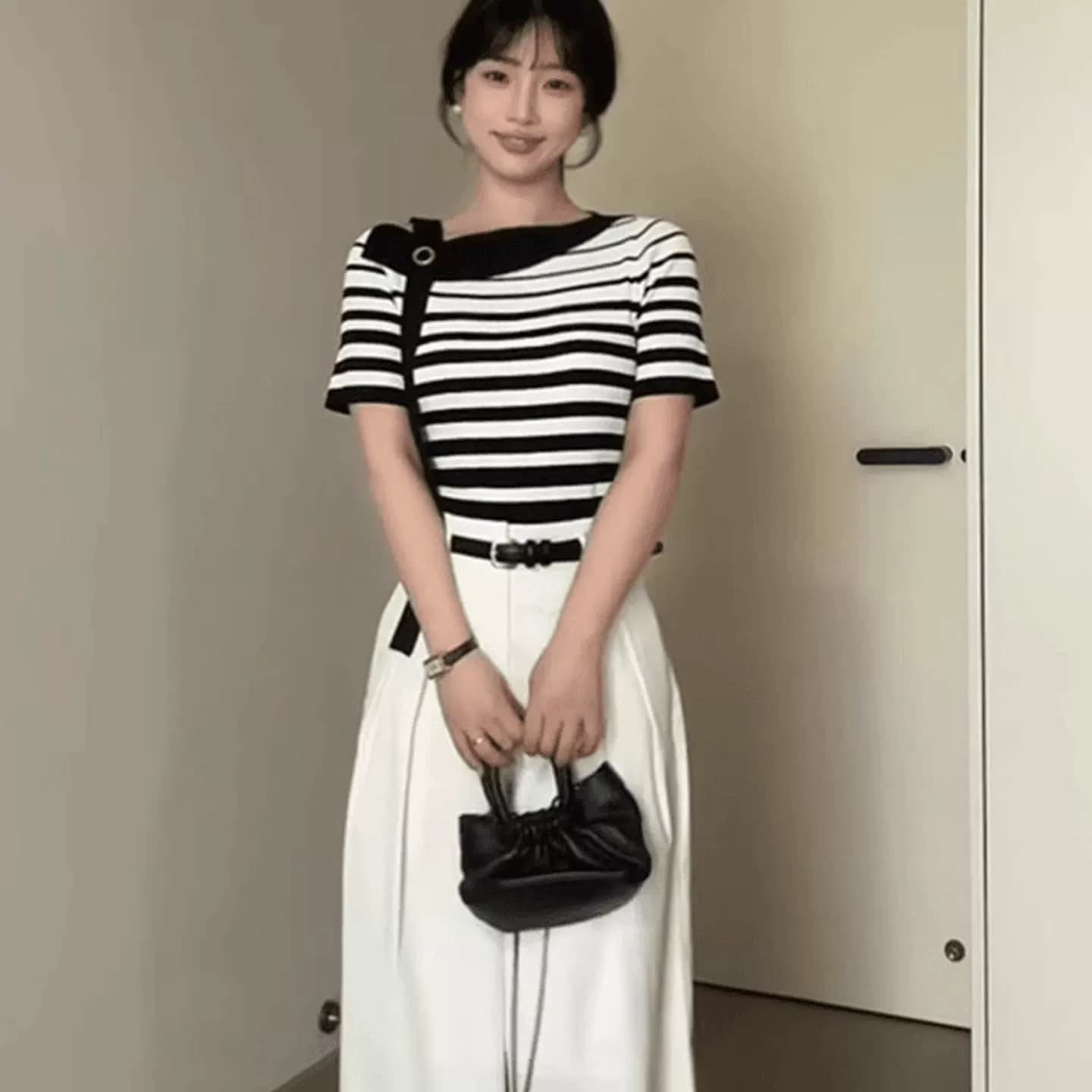 한 부서 흑백 줄무늬 오프숄더 반팔 니트 스웨터 여성 여름 작은 키 몸매 가꾸기 슬림해 보이는 오프숄더 고유 한 맨위 이미지 3