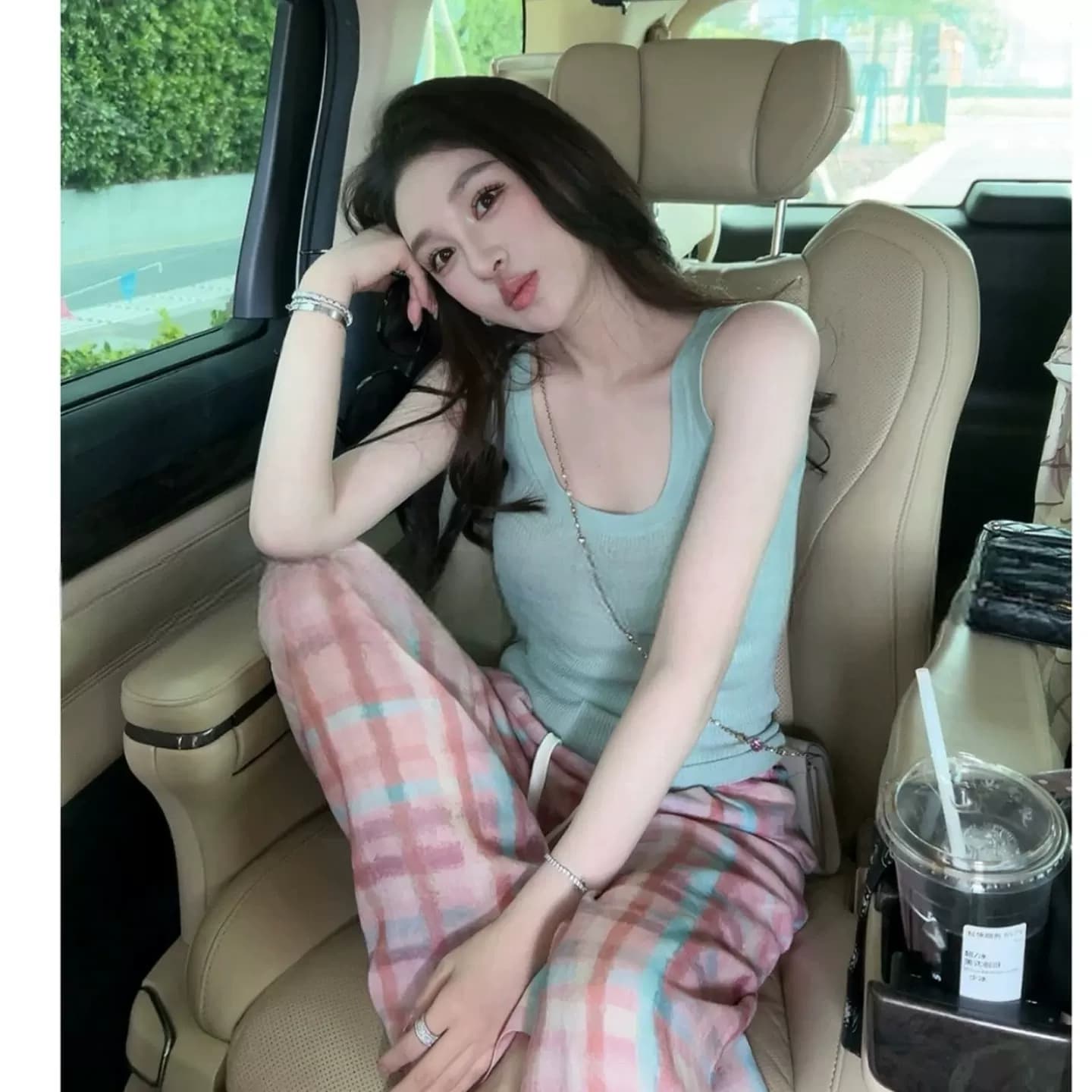 여름 도파민 파란색 u 칼라 단어 니트 슬립 작은 조끼 여성 여름 외출용 몸매 가꾸기 슬림해 보이는 민소매 맨위 이미지 4