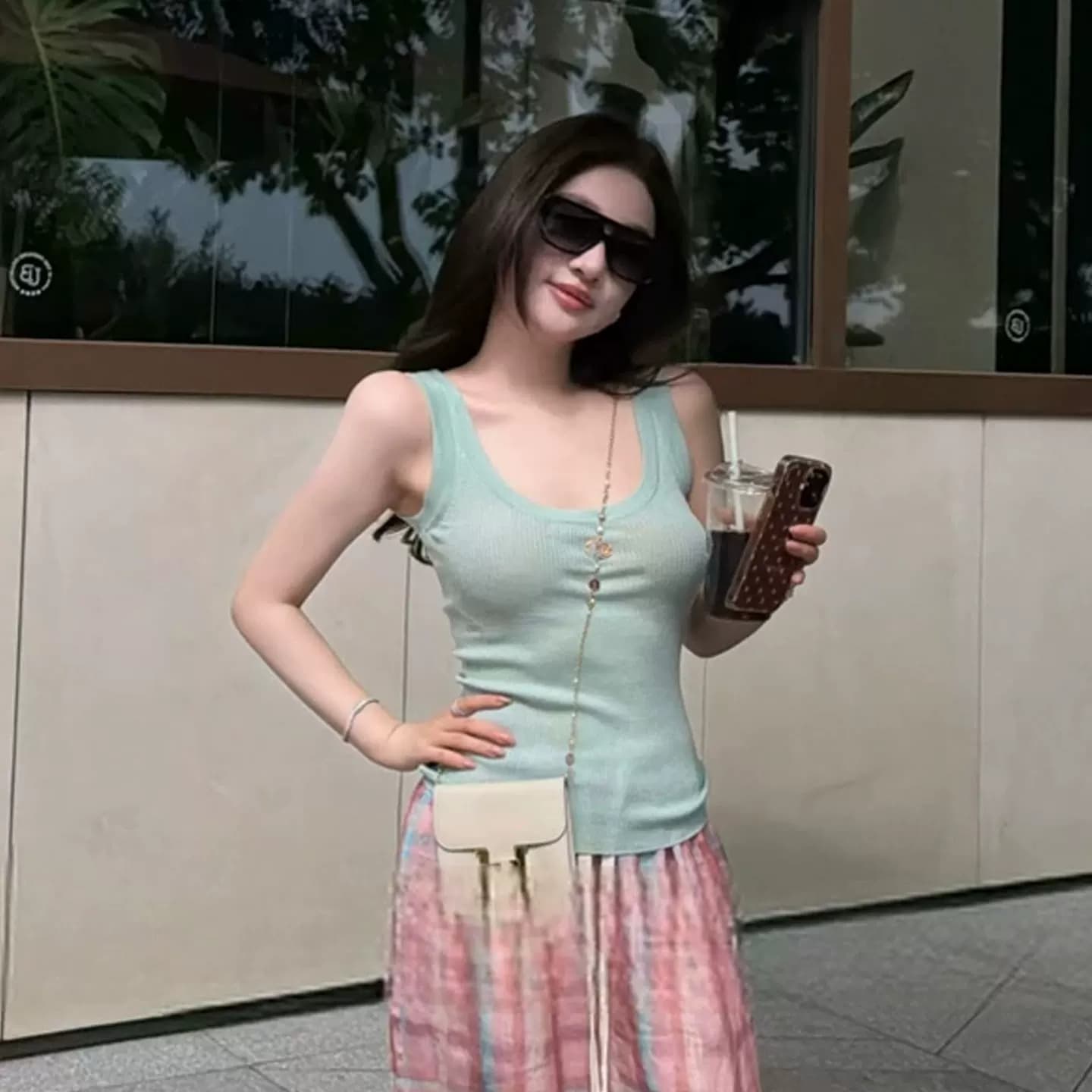 여름 도파민 파란색 u 칼라 단어 니트 슬립 작은 조끼 여성 여름 외출용 몸매 가꾸기 슬림해 보이는 민소매 맨위 상세 이미지 1