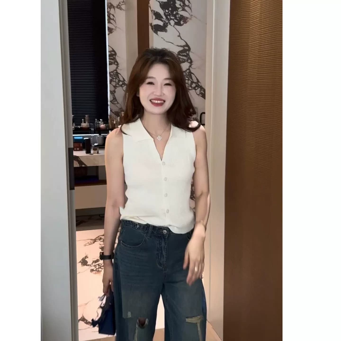도파민 바람 V넥 니트 폴로 칼라 조끼 여성 여름 주황색 몸매 가꾸기 슬림해 보이는 외출용 핫걸 민소매 맨위 얇은 이미지 3
